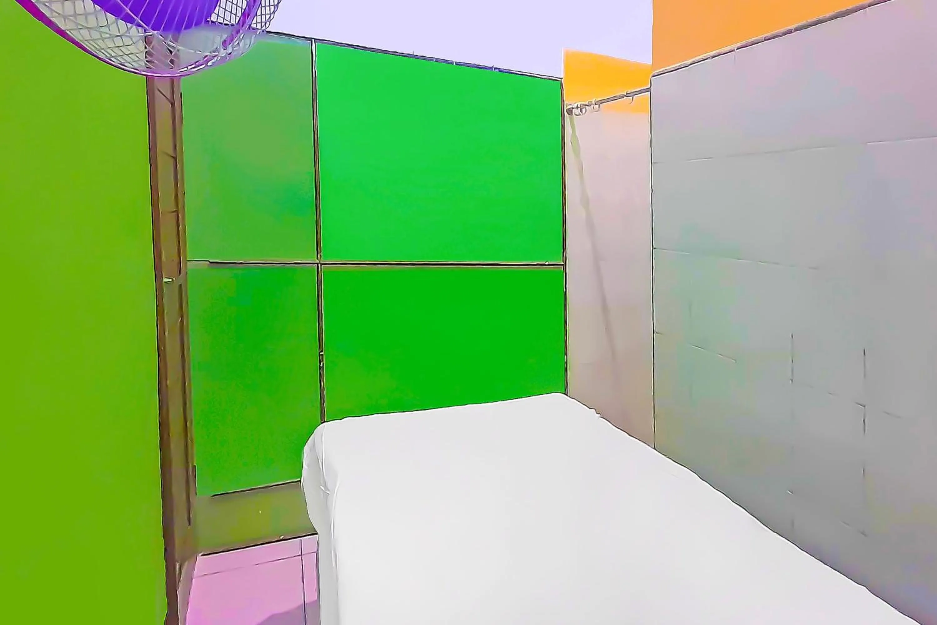 Bedroom, Bed in SPOT ON 92236 Kediri Family Homestay