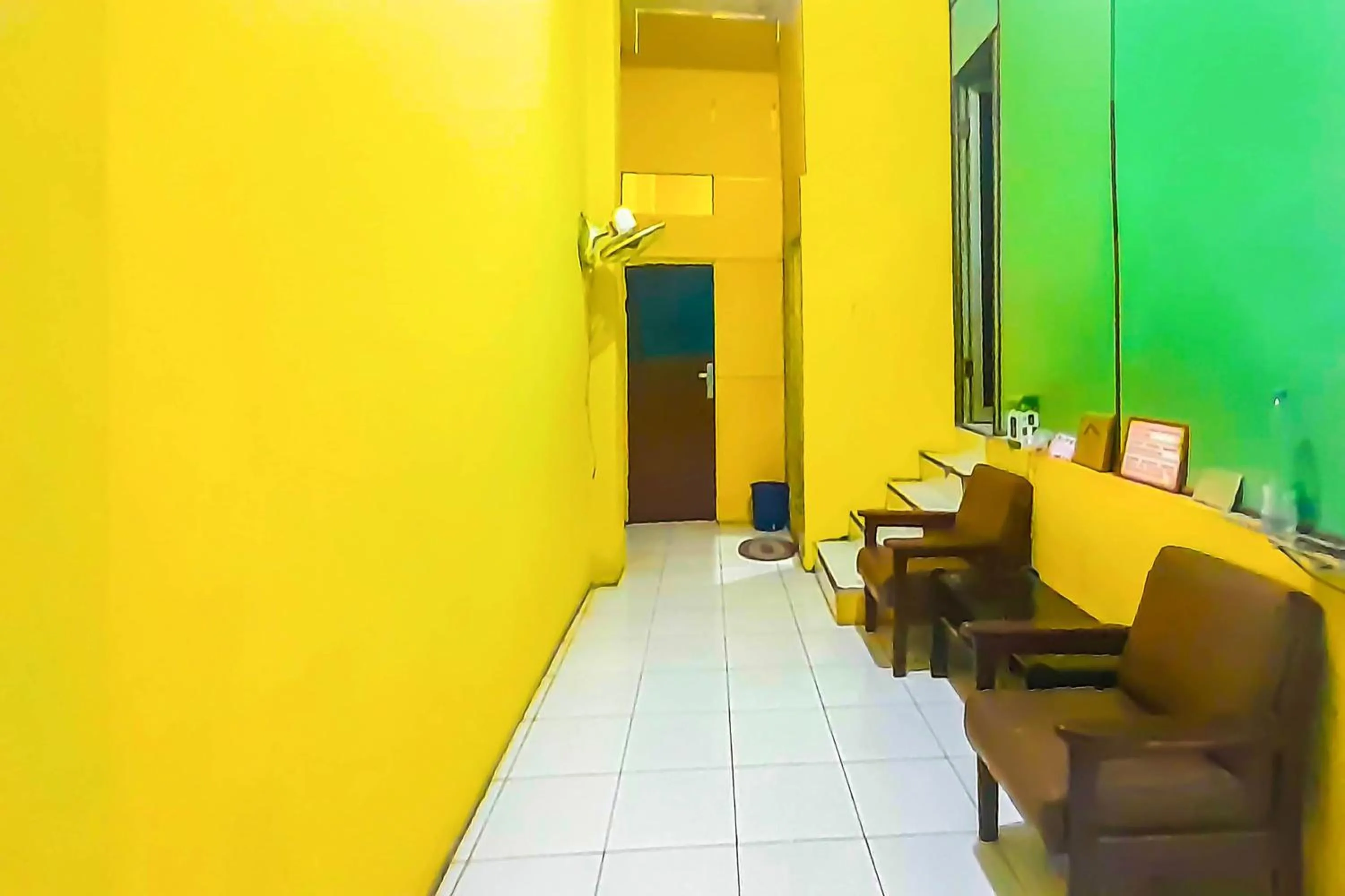 Lobby or reception in SPOT ON 92236 Kediri Family Homestay