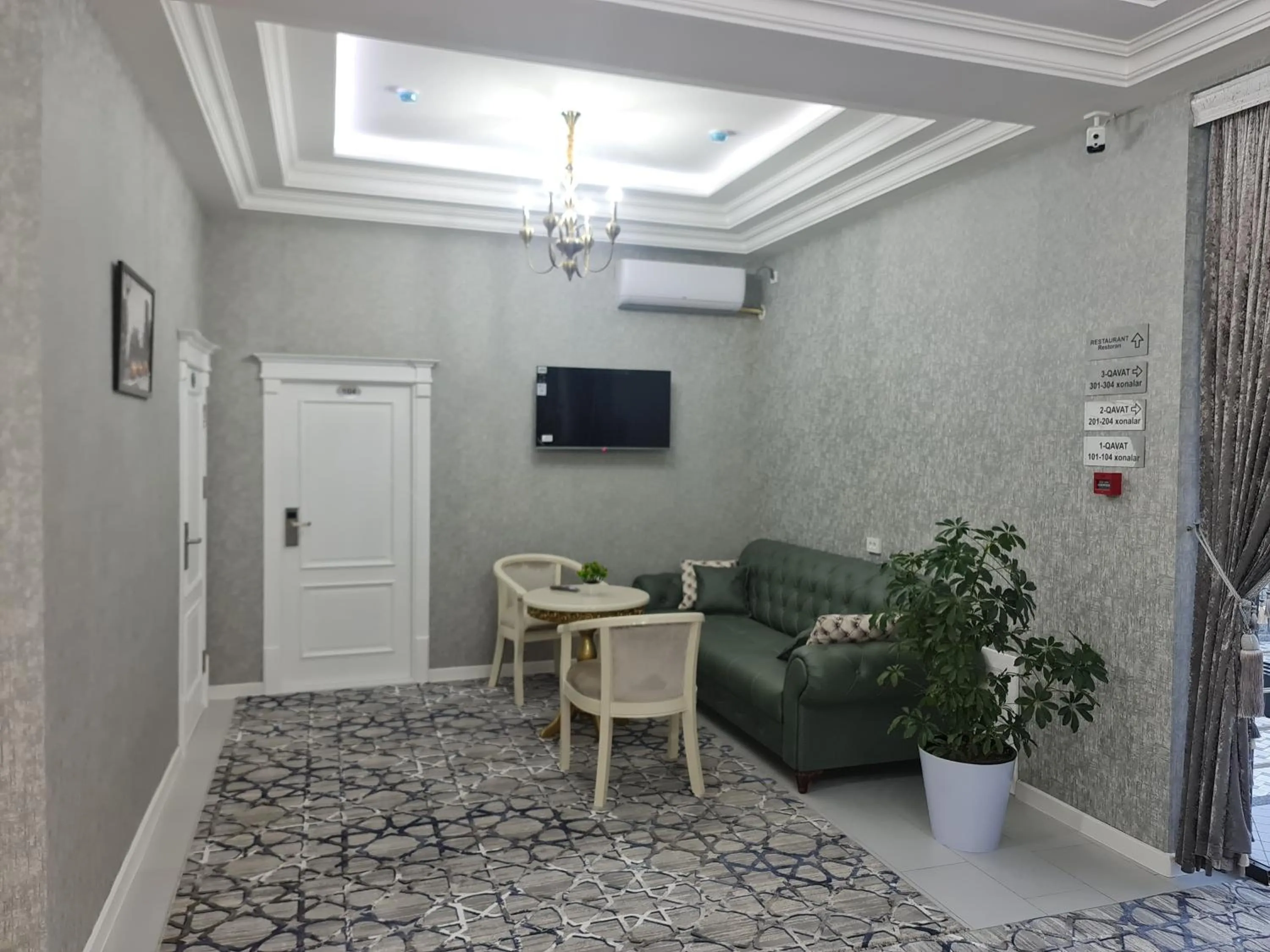 Communal lounge/ TV room in OLD STATION HOTEL