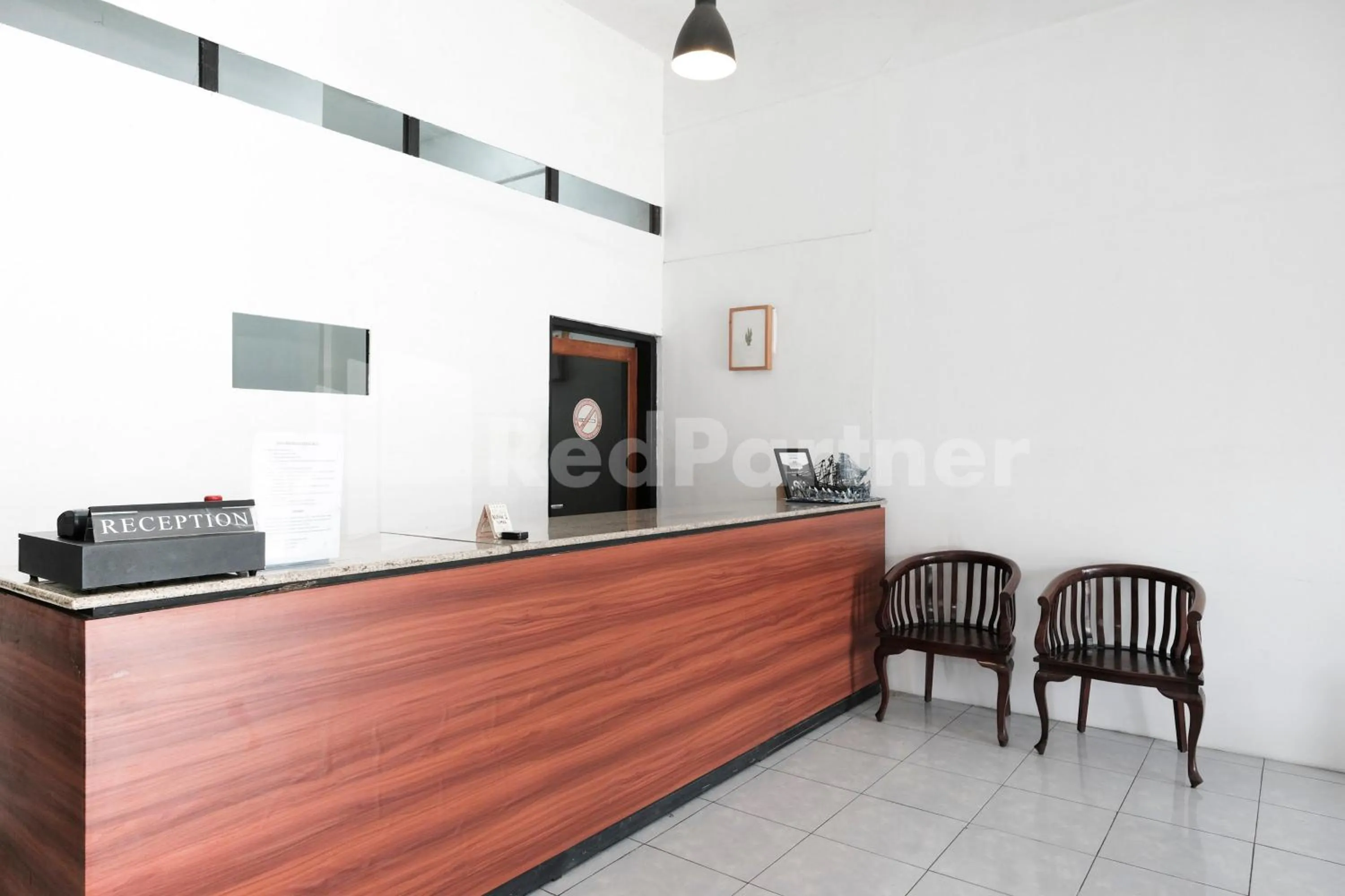 Lobby or reception in Katup Guest House Syariah Mitra RedDoorz
