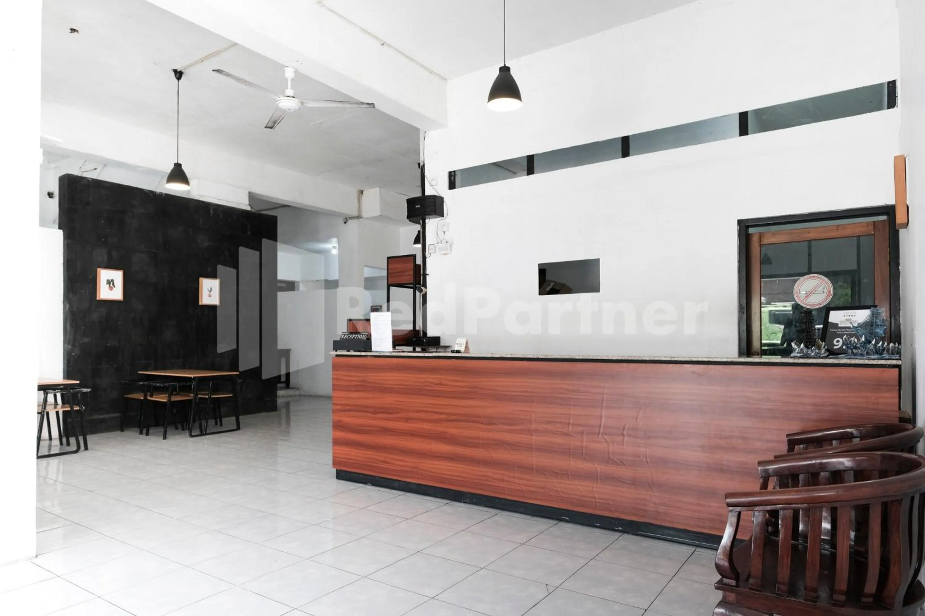 Lobby or reception in Katup Guest House Syariah Mitra RedDoorz