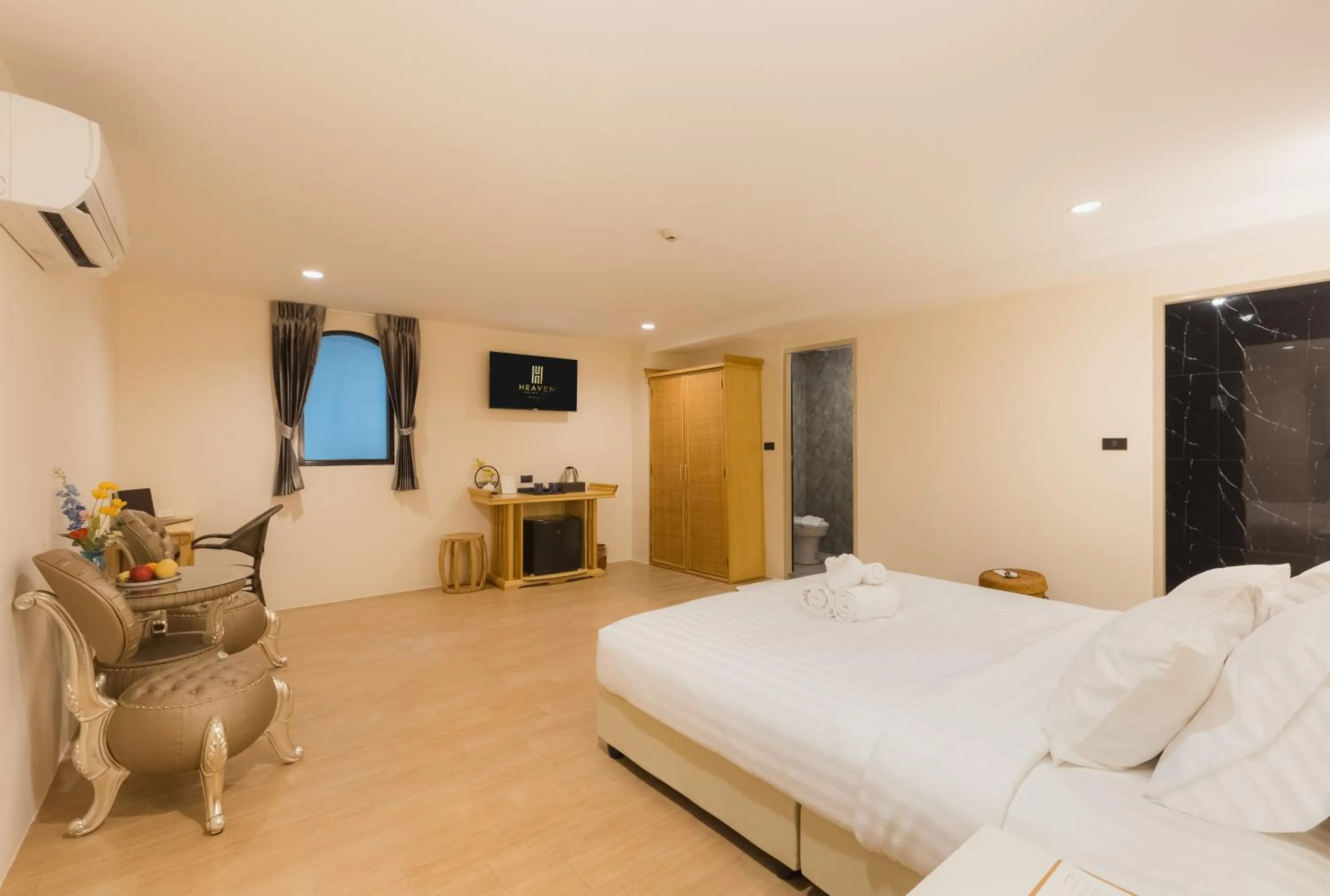 Bedroom, Bed in Heaven Boutique Hotel