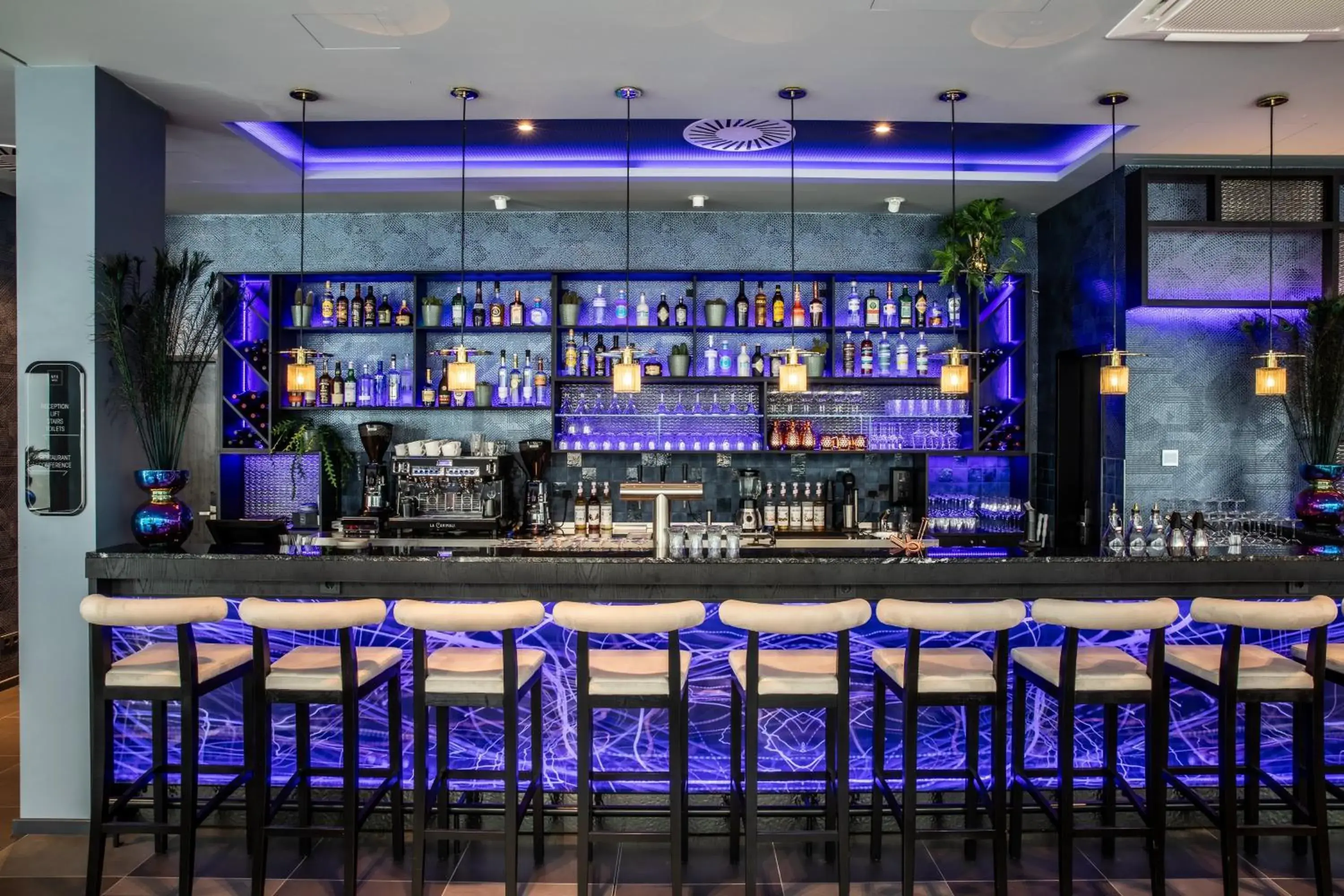 Lounge or bar in NYX Hotel Hamburg by Leonardo Hotels Lounge or bar in NYX Hotel Hamburg by Leonardo Hotels