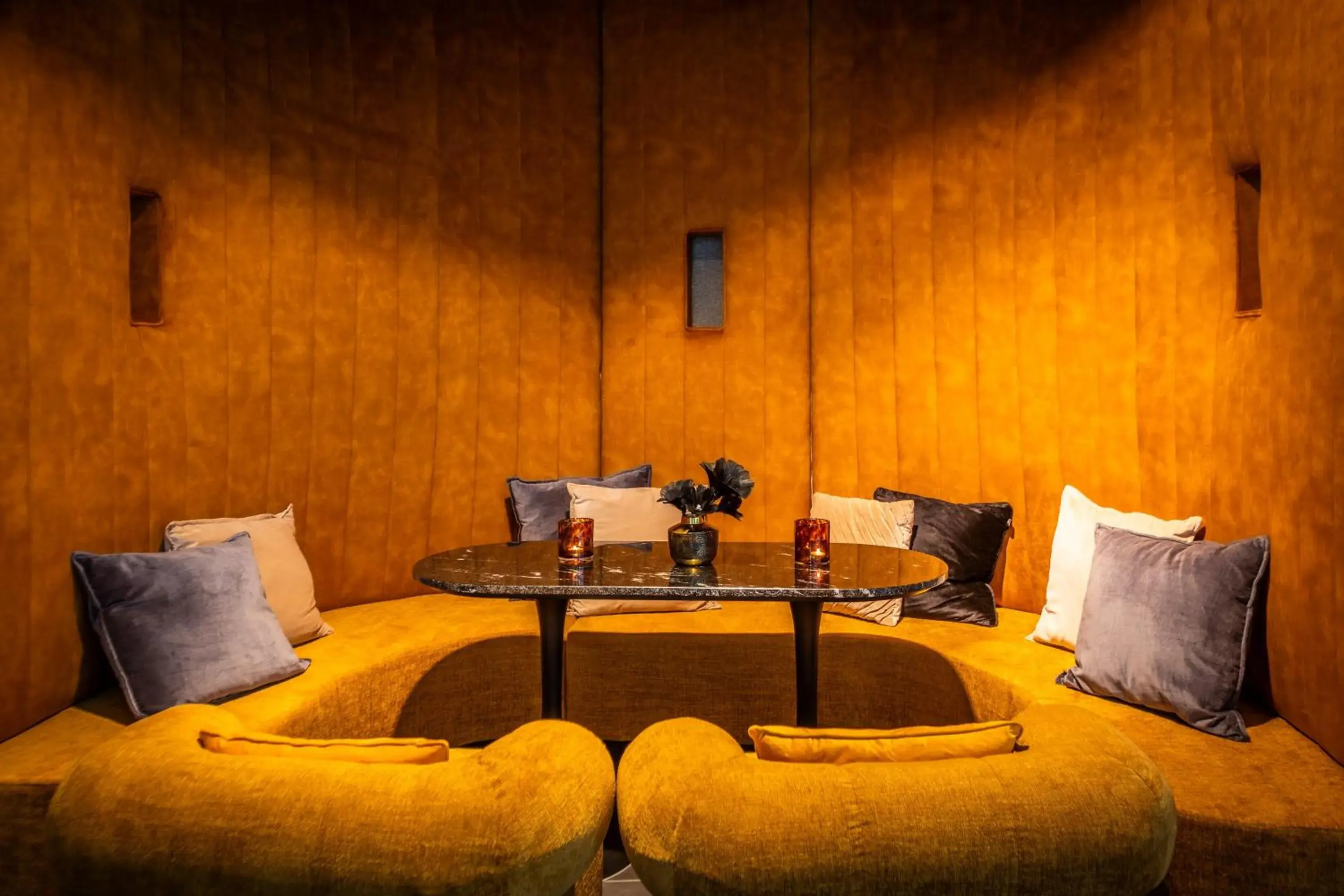 Lounge or bar in NYX Hotel Hamburg by Leonardo Hotels Lounge or bar in NYX Hotel Hamburg by Leonardo Hotels