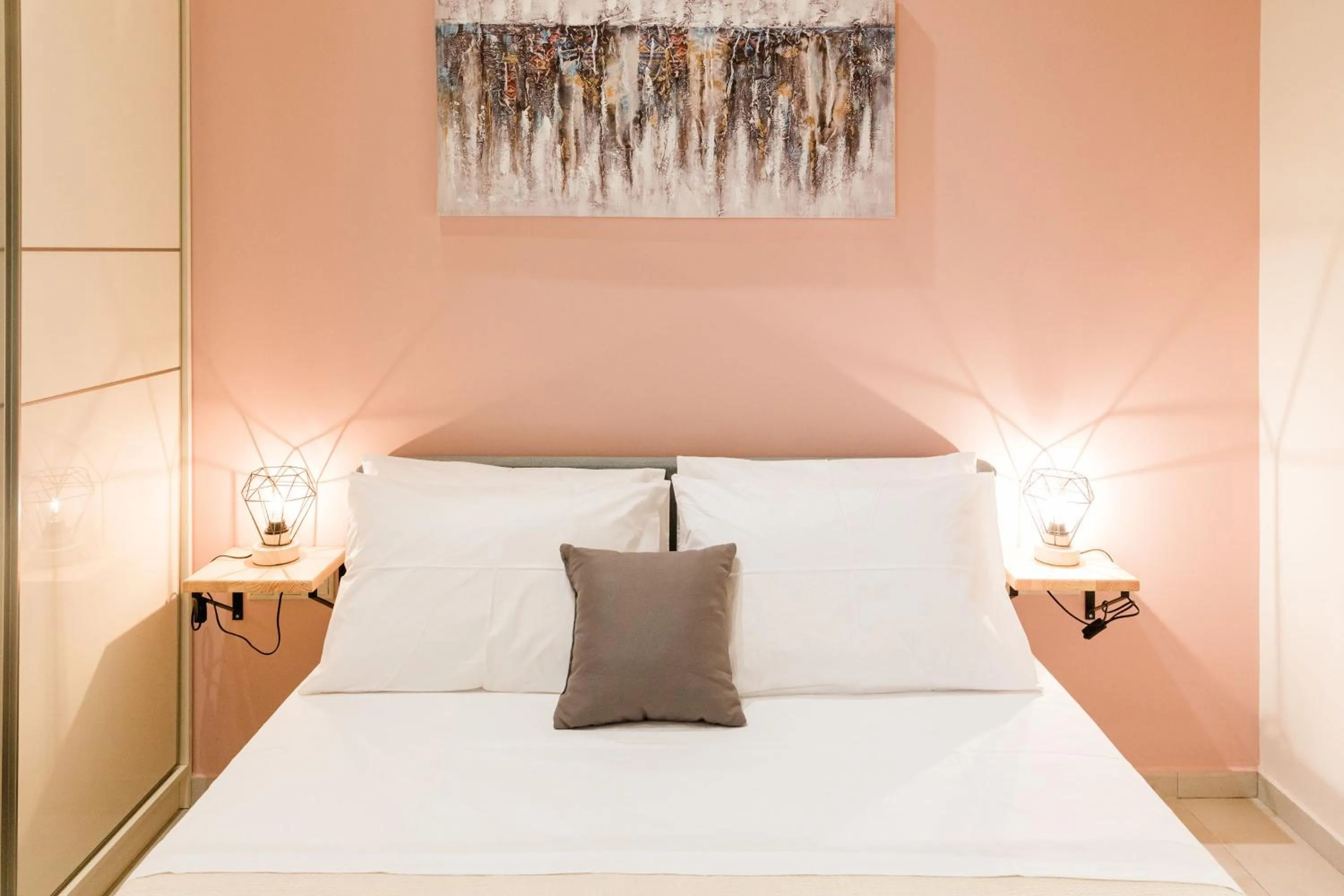 Bedroom, Bed in Seadrop Suites