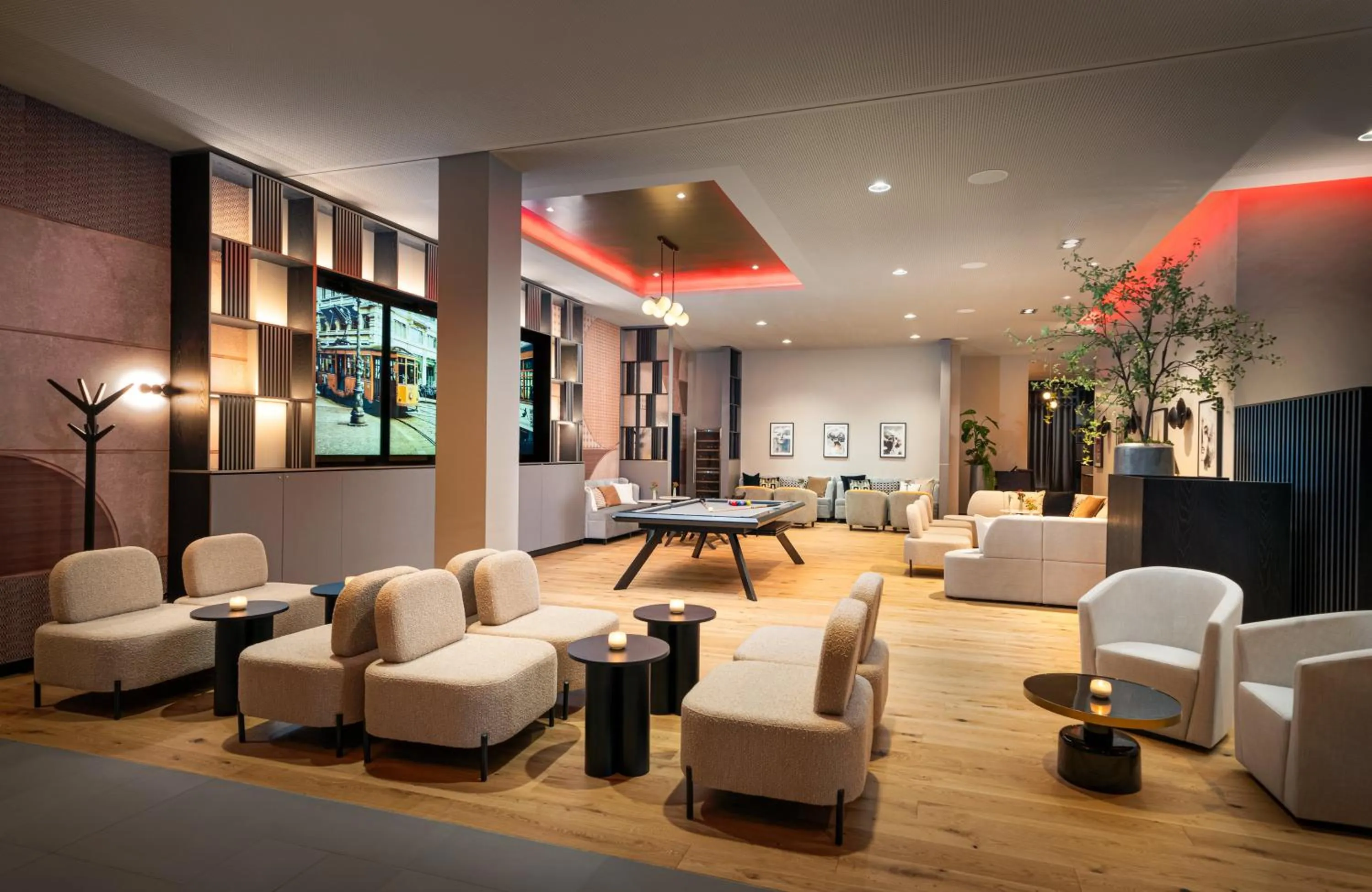 Lounge or bar in Leonardo Royal Hotel Cologne Bonn Airport