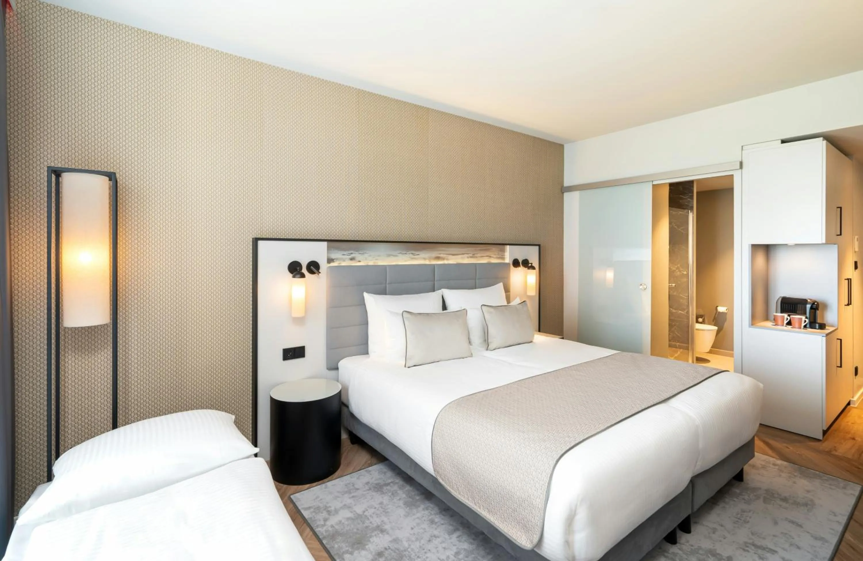 Bedroom, Bed in Leonardo Royal Hotel Cologne Bonn Airport