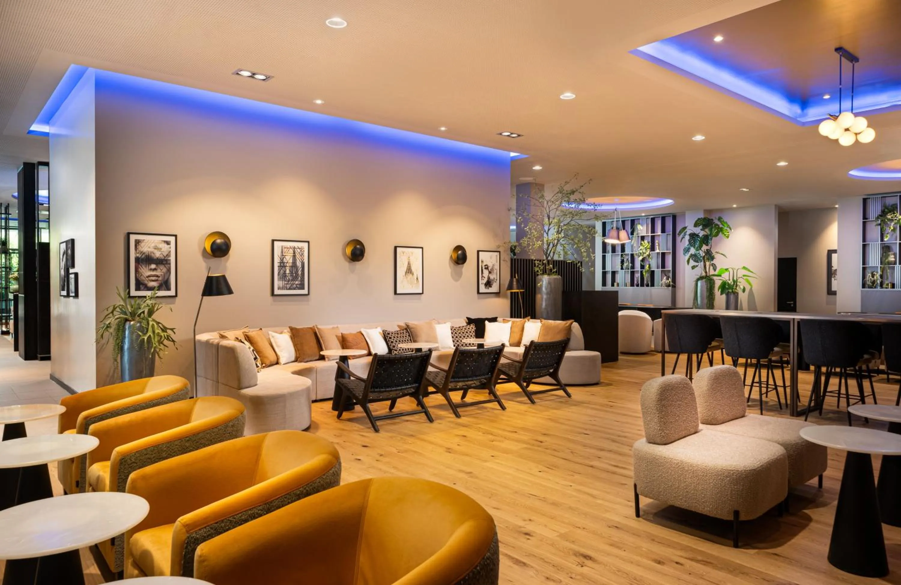 Lounge or bar in Leonardo Royal Hotel Cologne Bonn Airport