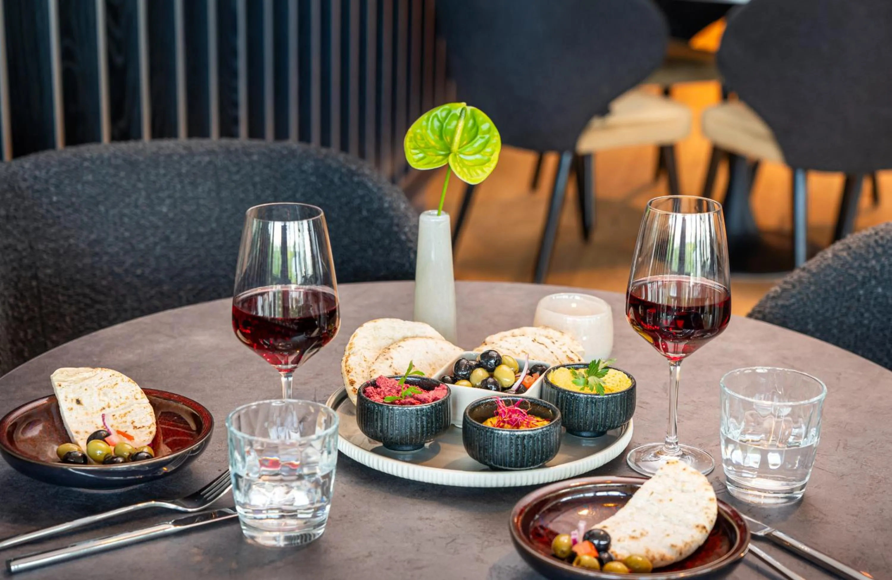 Restaurant/places to eat in Leonardo Royal Hotel Cologne Bonn Airport