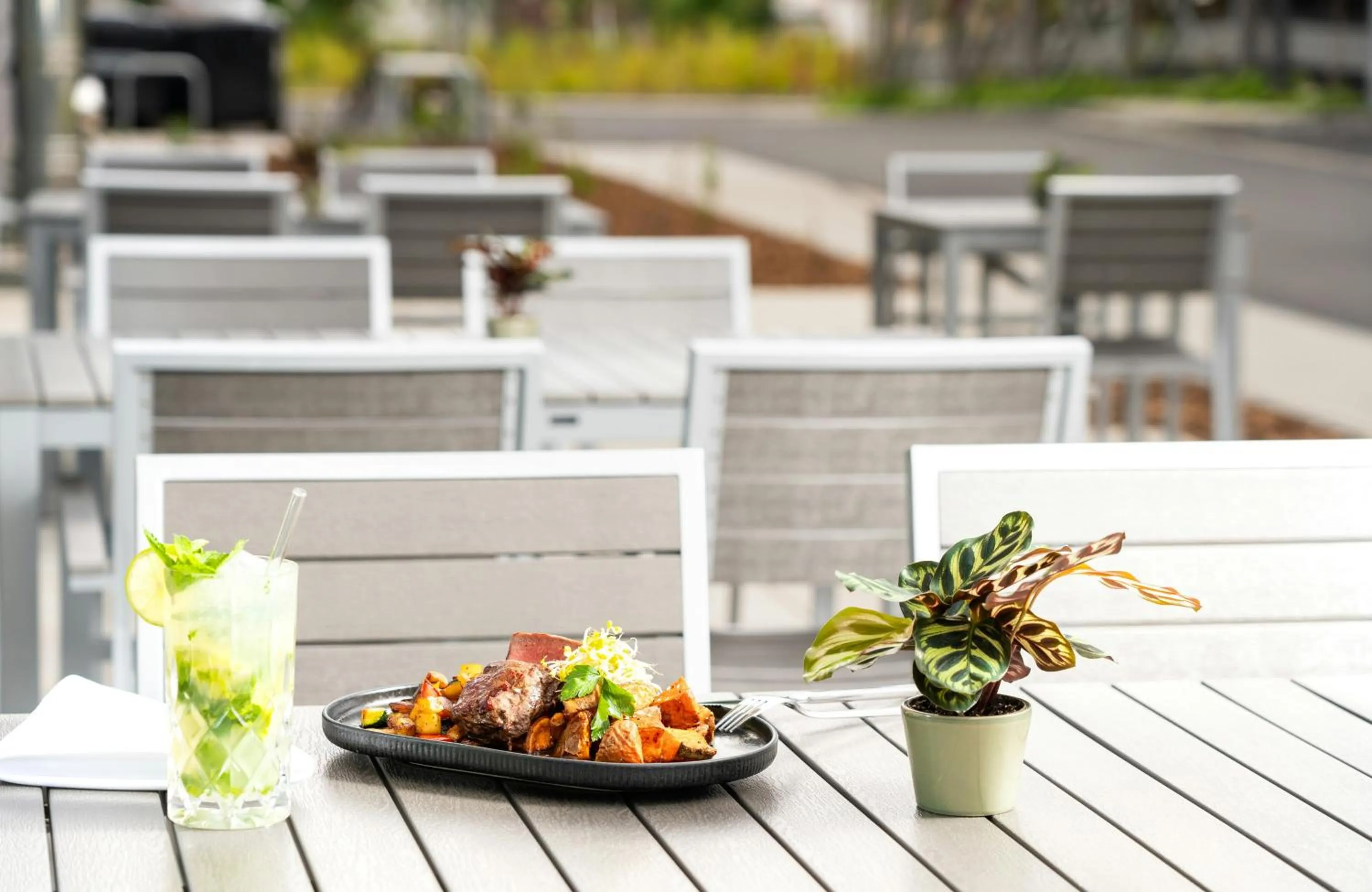 Restaurant/places to eat in Leonardo Royal Hotel Cologne Bonn Airport