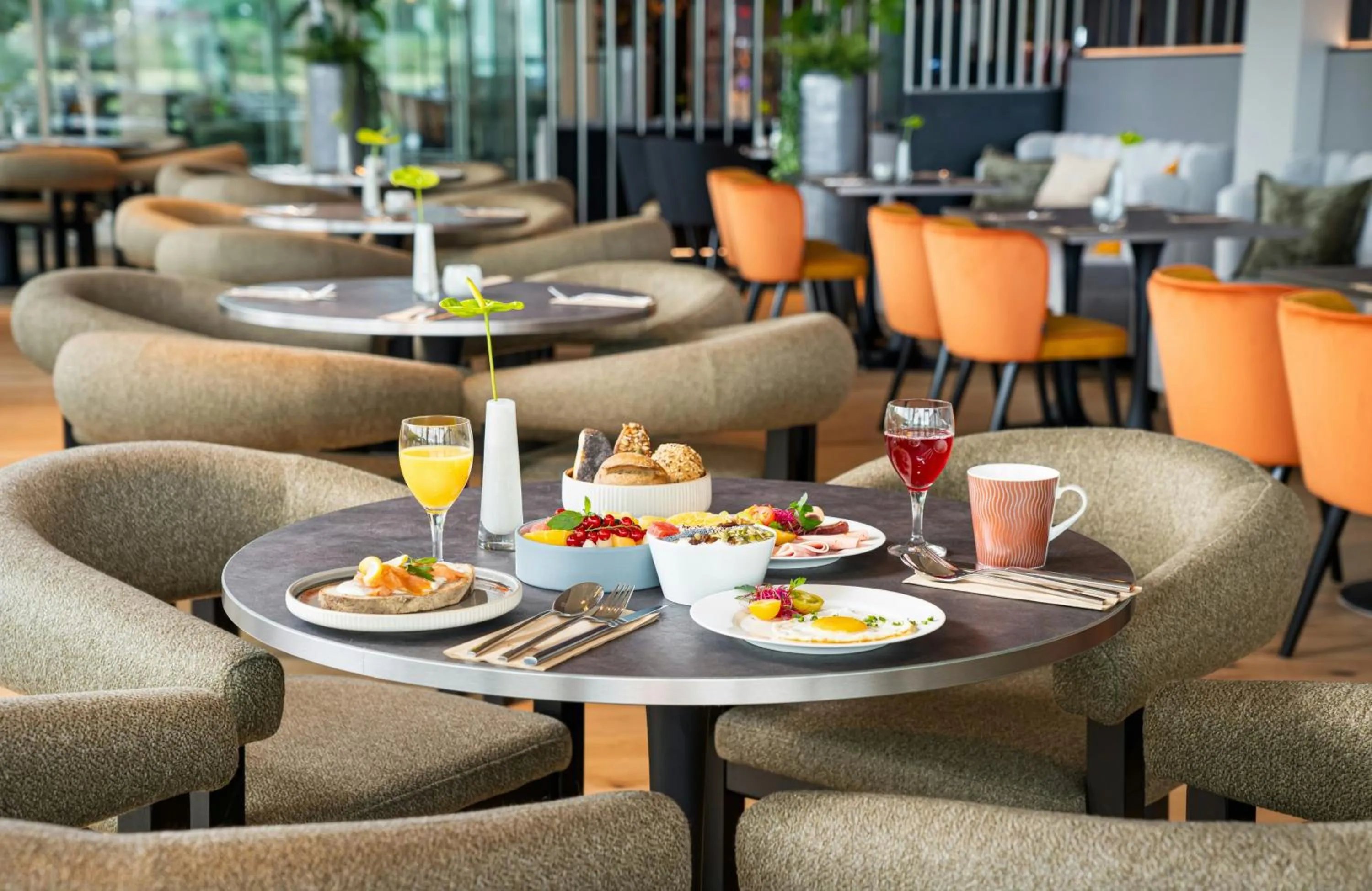 Restaurant/places to eat in Leonardo Royal Hotel Cologne Bonn Airport