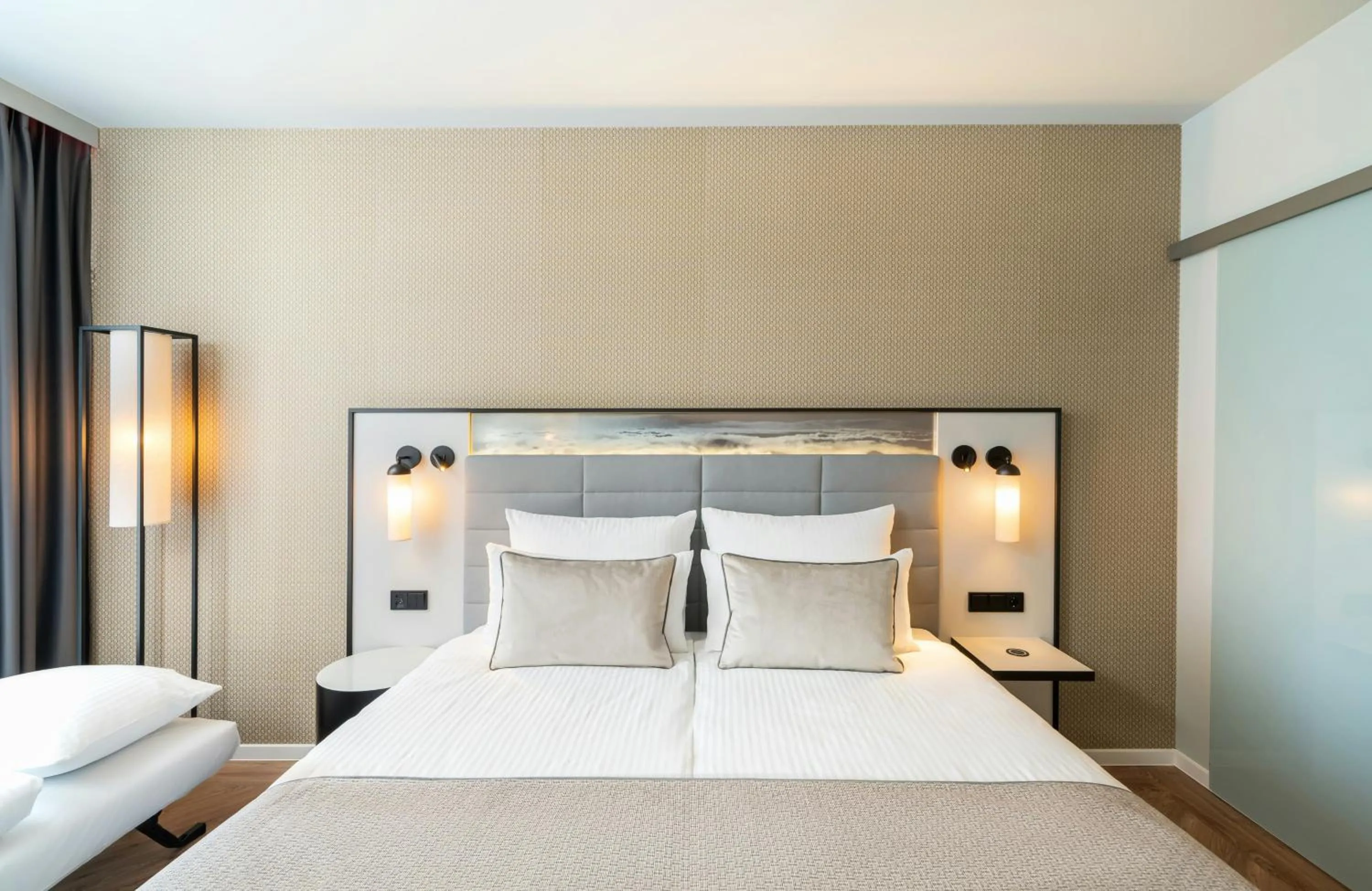 Bedroom, Bed in Leonardo Royal Hotel Cologne Bonn Airport