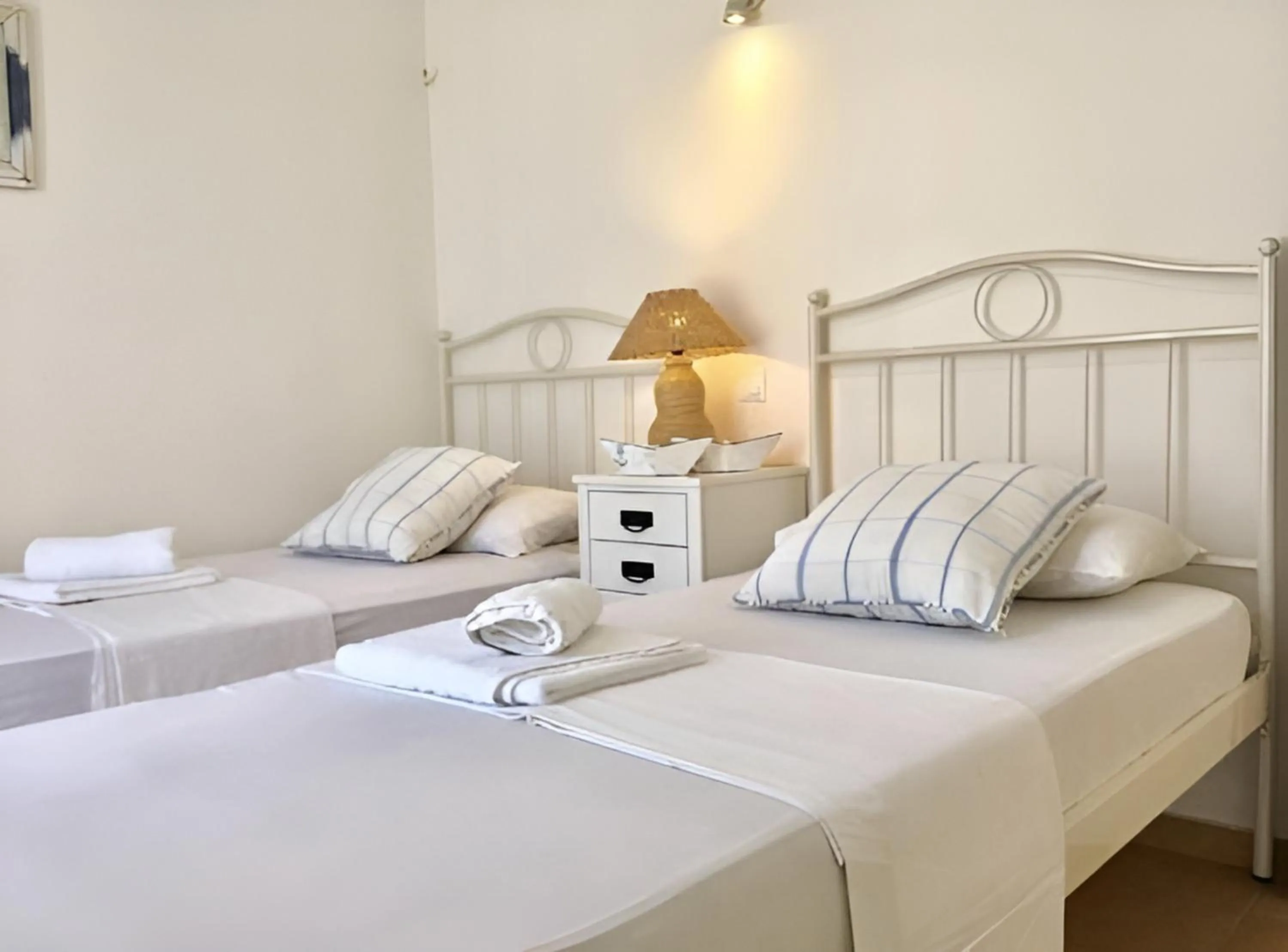 Bed in Mykonos Dot - The Villas