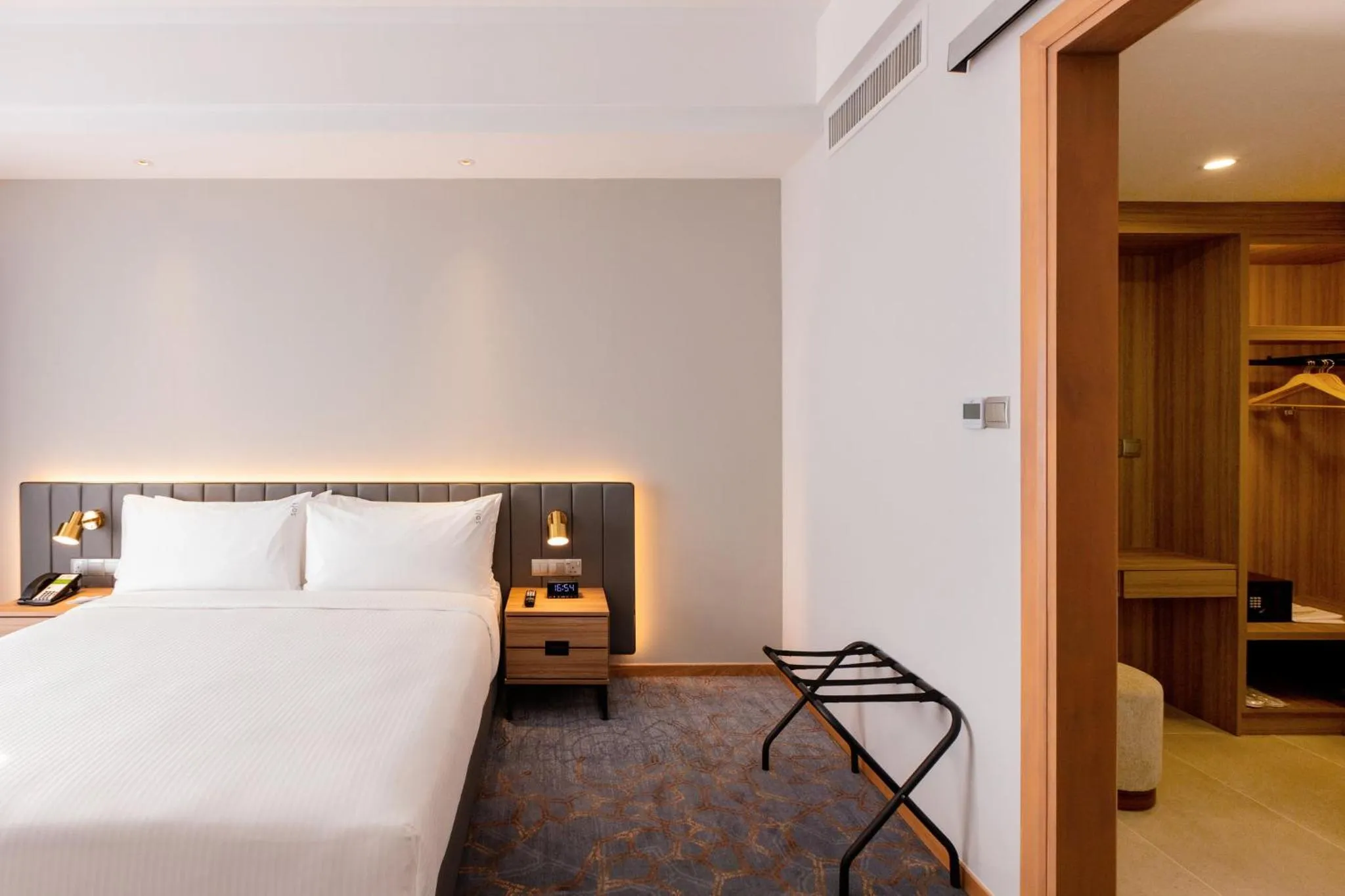 Photo of the whole room, Bed in Holiday Inn Sepang - Airport