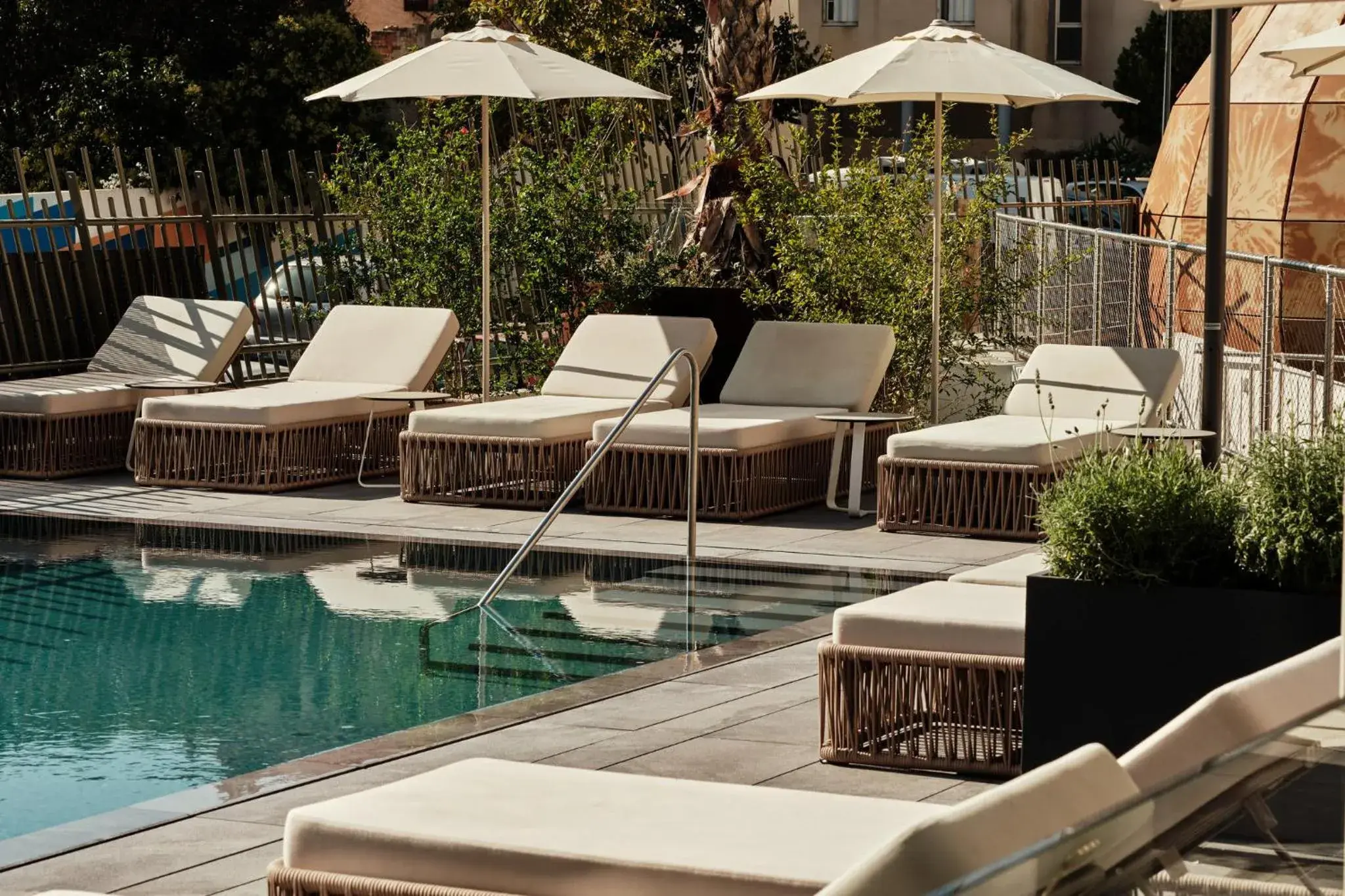 Swimming pool in Crowne Plaza - Marseille Le Dôme Swimming pool in Crowne Plaza - Marseille Le Dôme