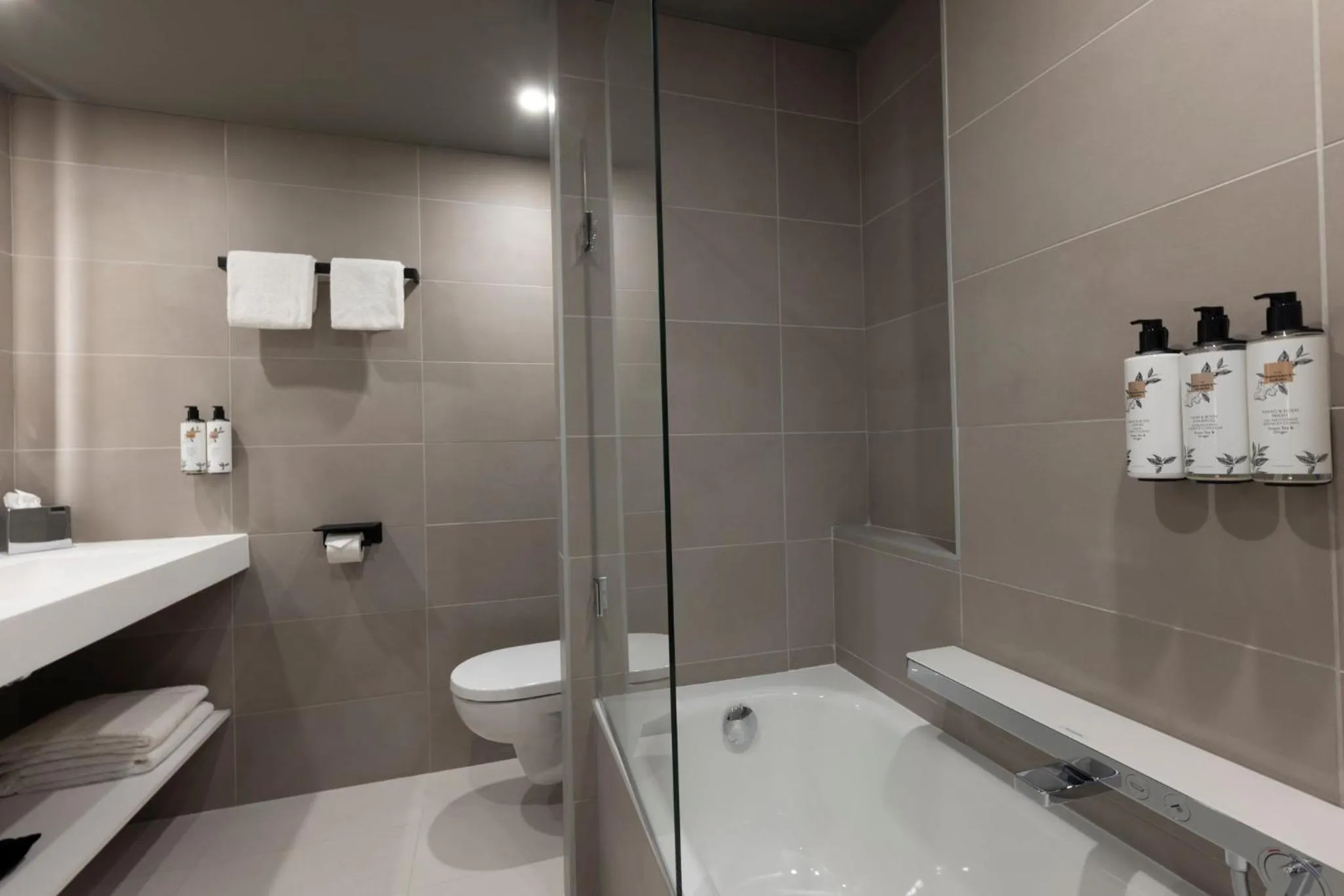 Photo of the whole room in Crowne Plaza - Marseille Le Dôme