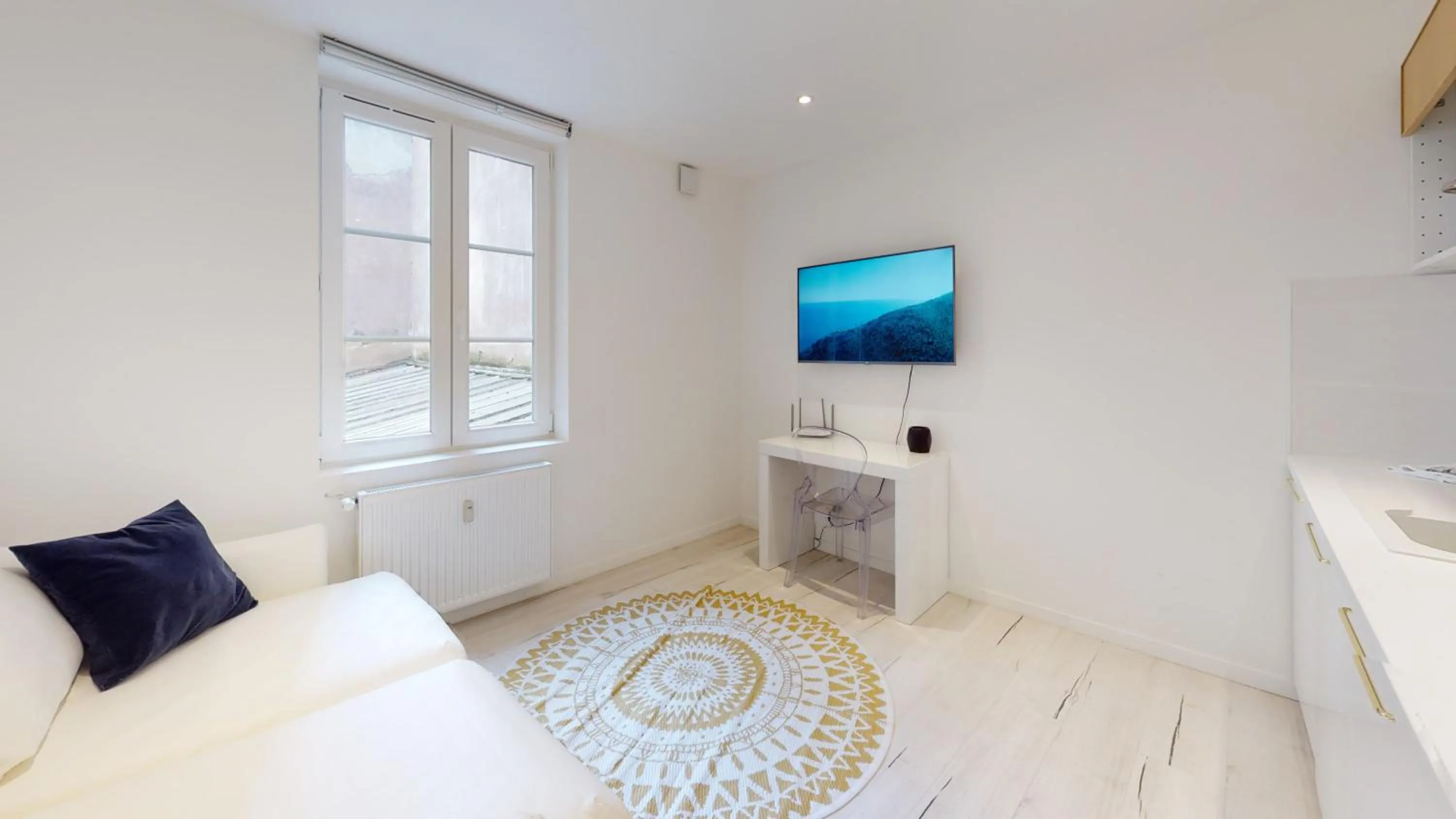 TV and multimedia, Bed in Appartements modernes avec véranda