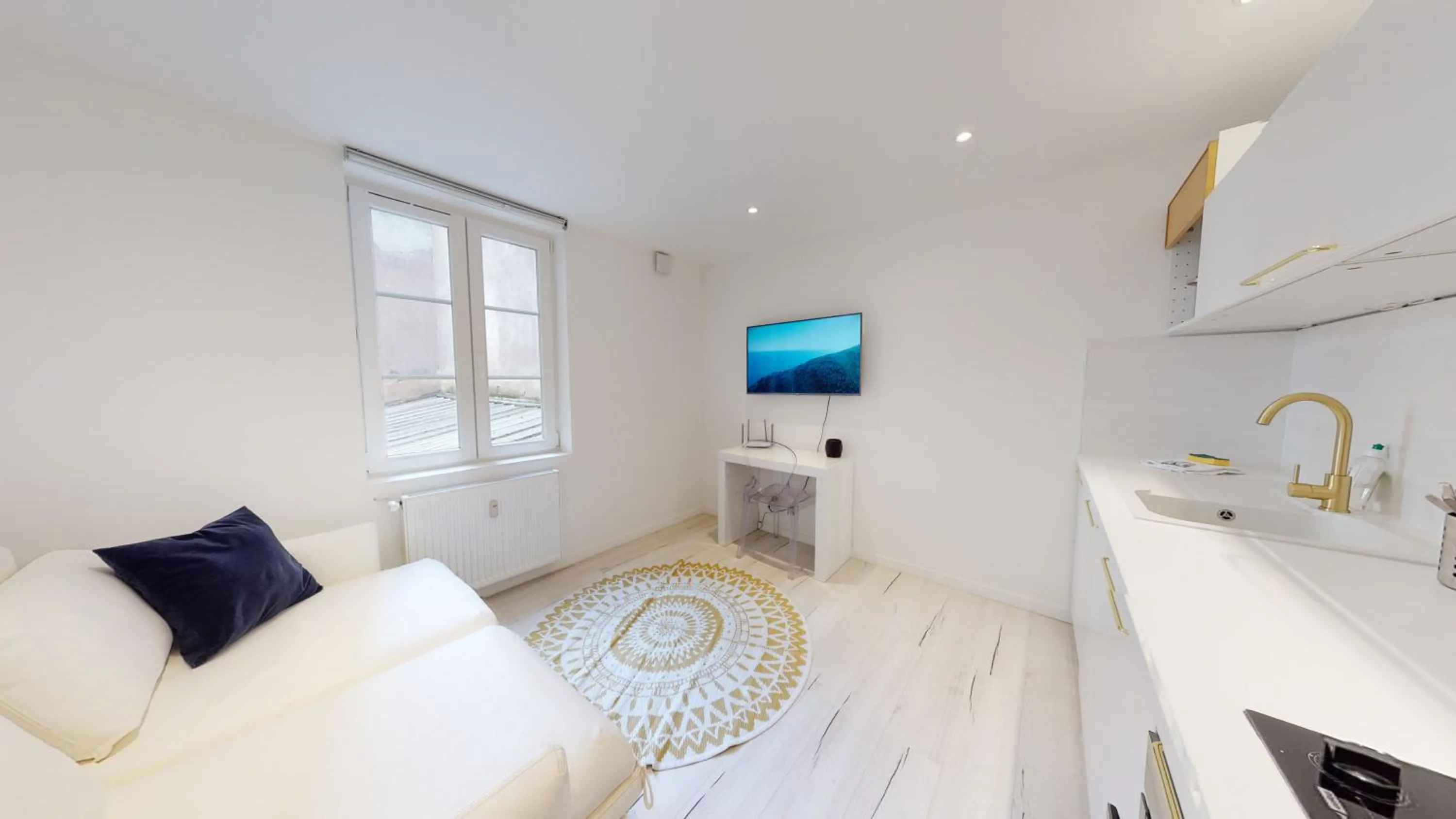 TV and multimedia in Appartements modernes avec véranda