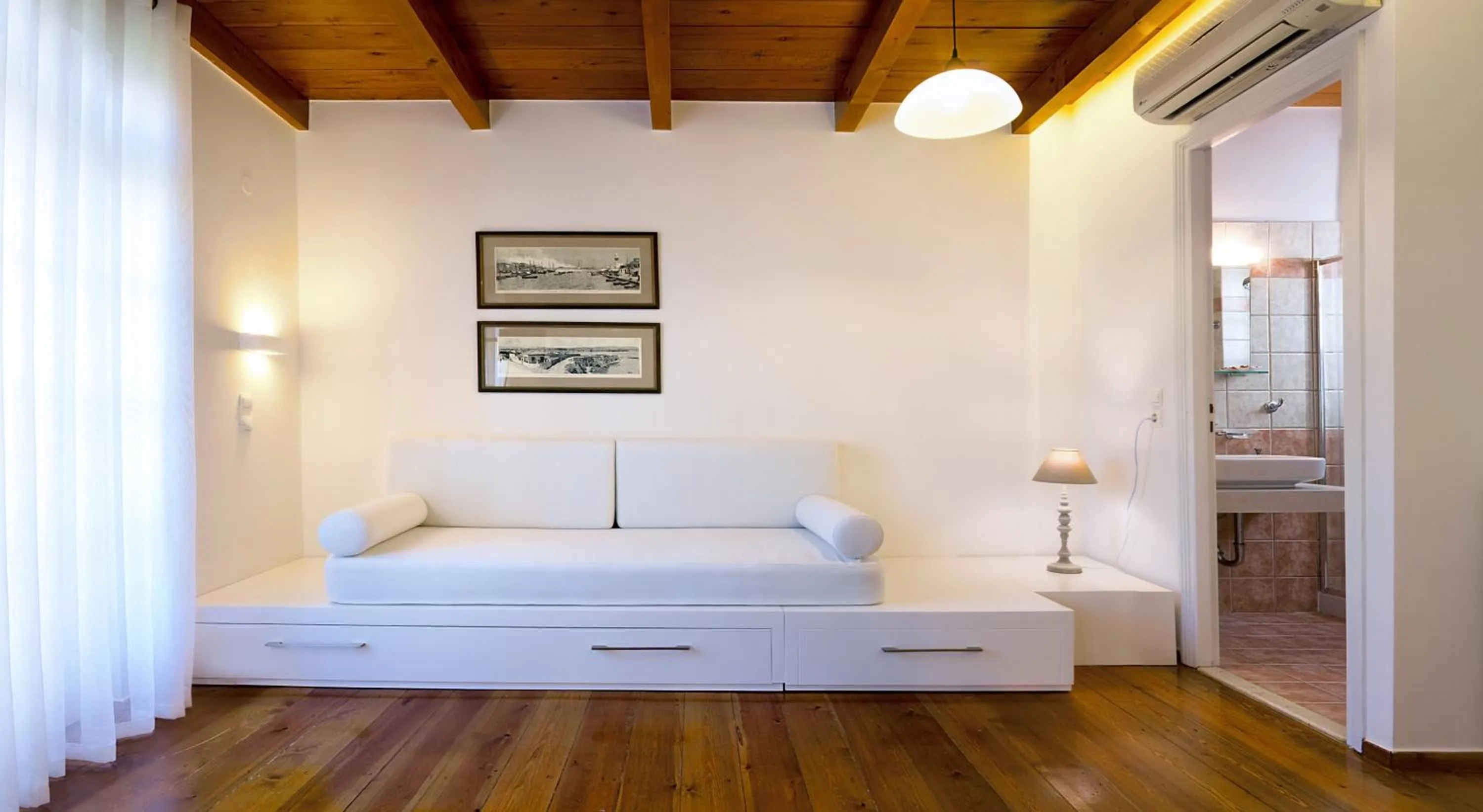 Decorative detail in Ontas Traditional Hotel