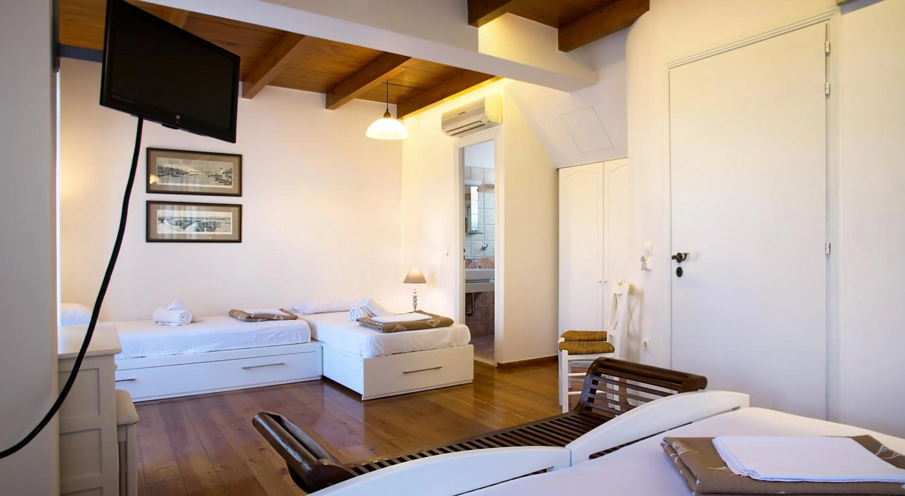 Bedroom in Ontas Traditional Hotel