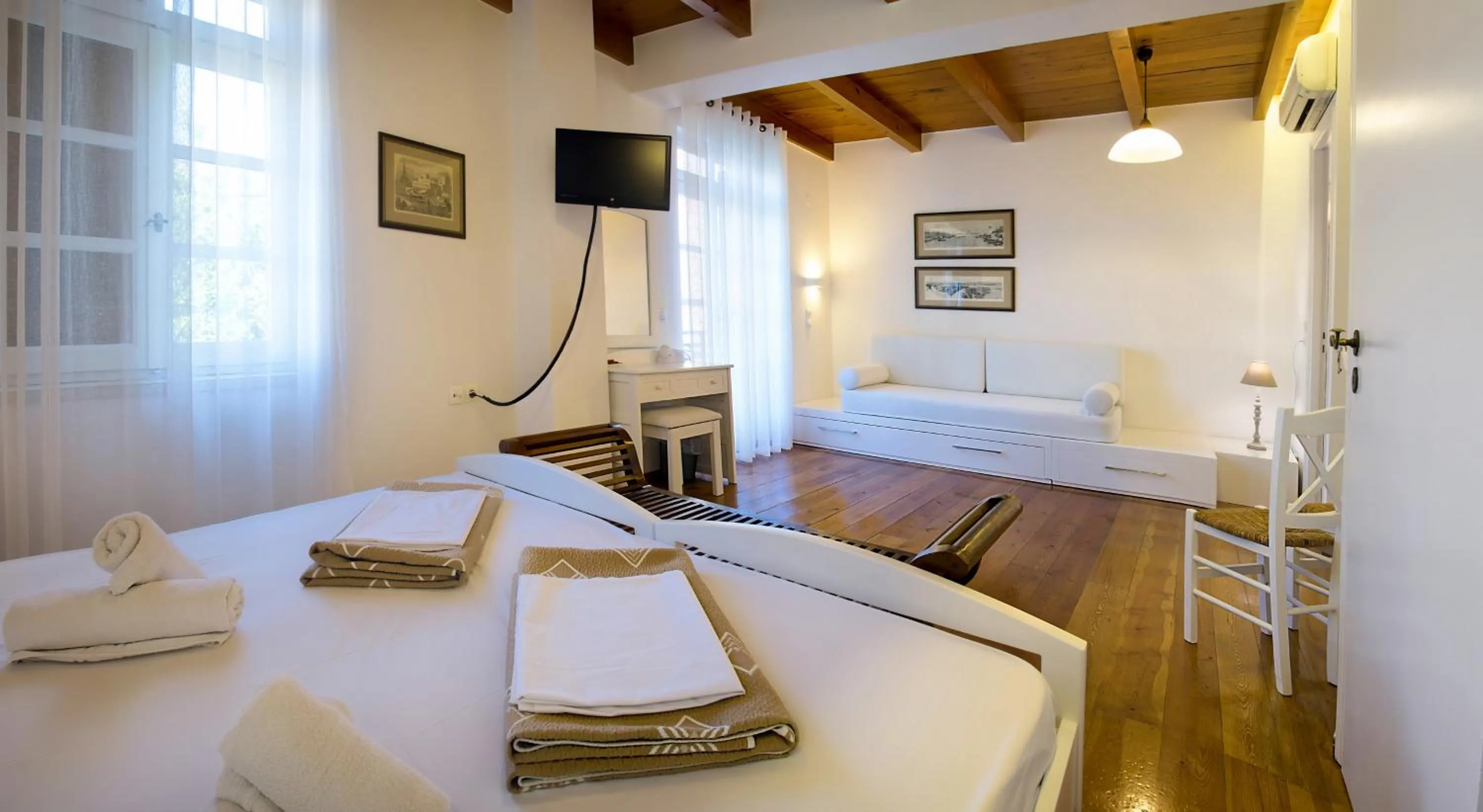 Photo of the whole room in Ontas Traditional Hotel