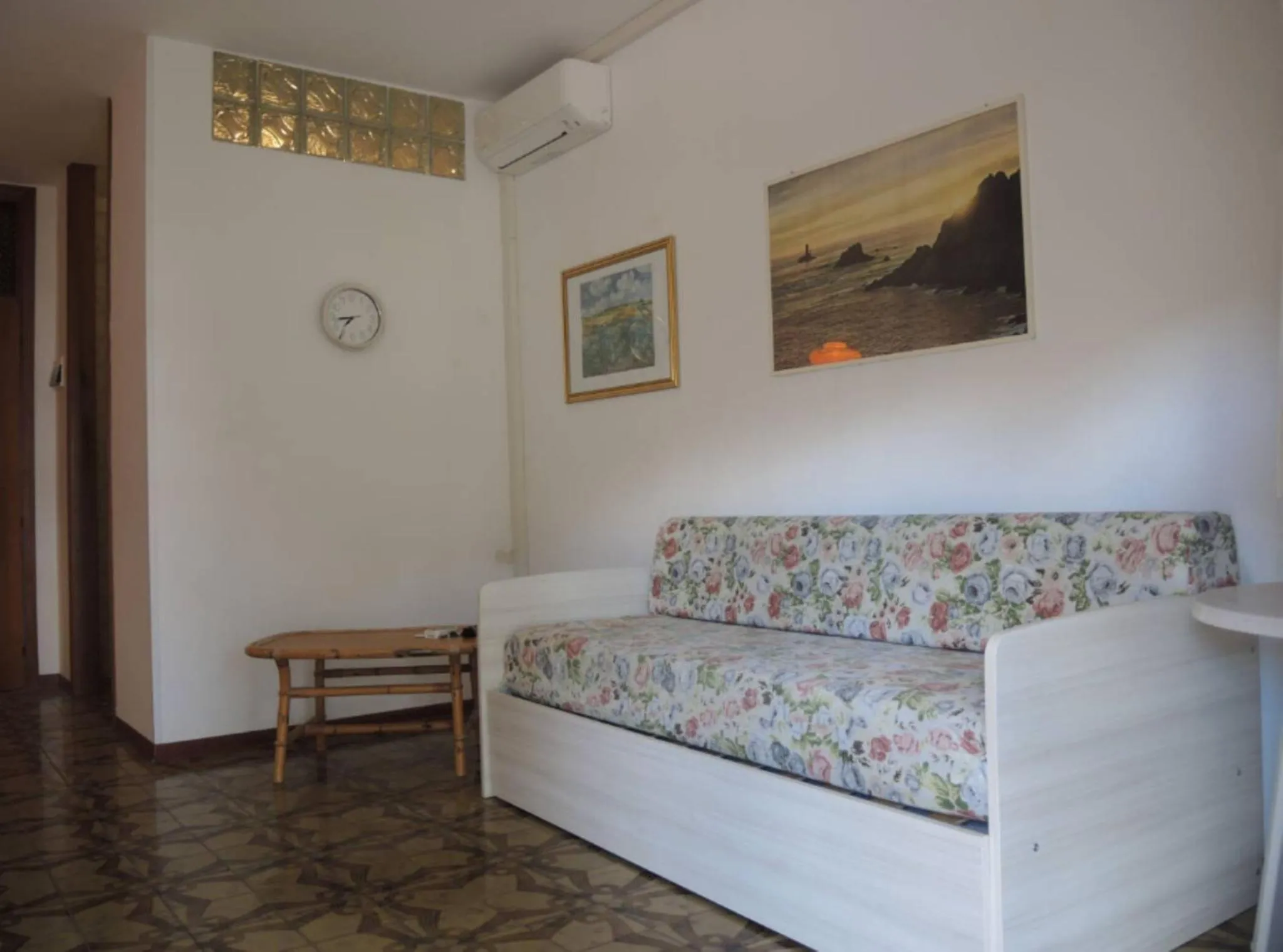 Living room, Bed in Family apartment steps from Pluto Beach