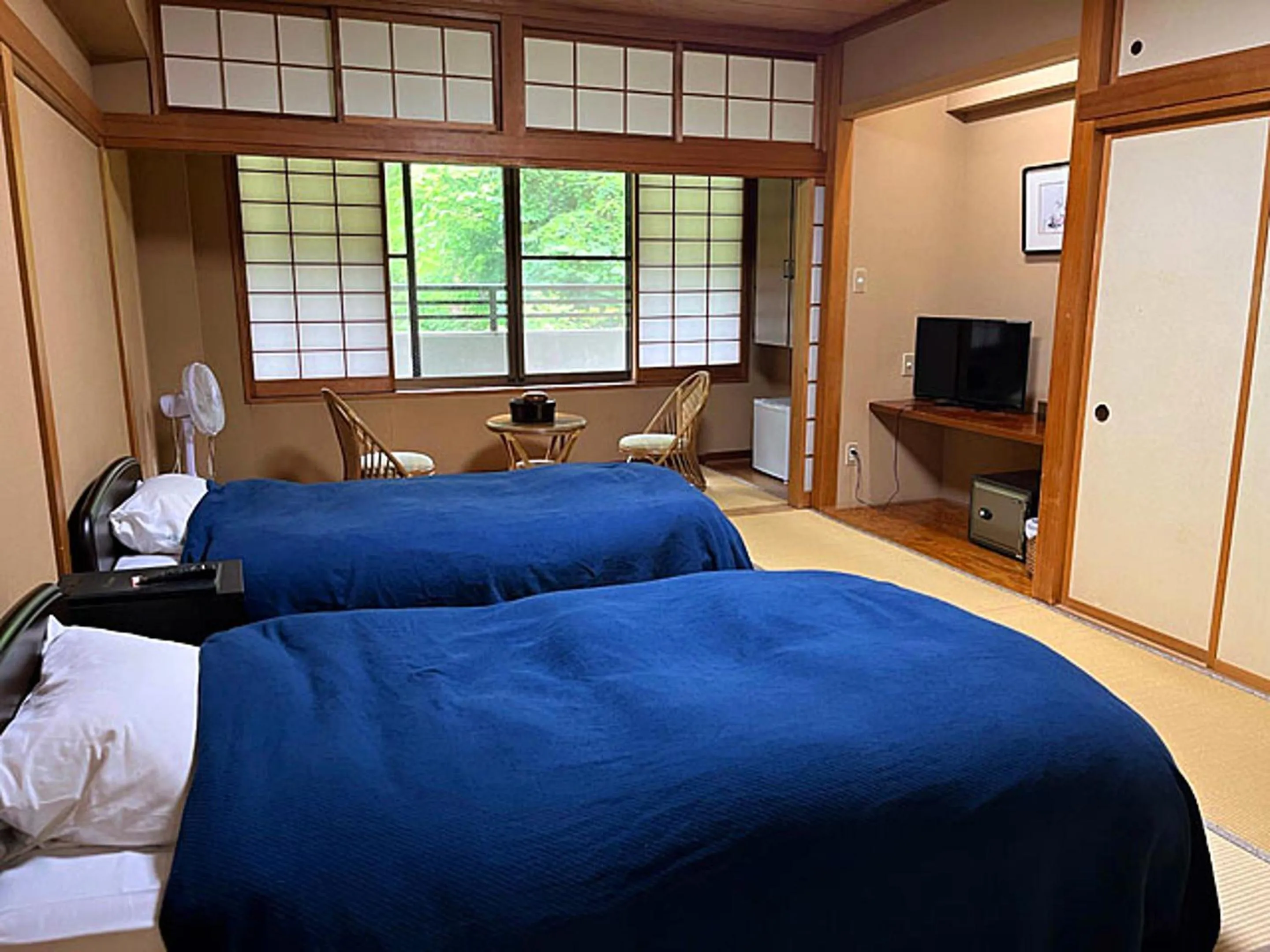 Photo of the whole room in Kaniyu