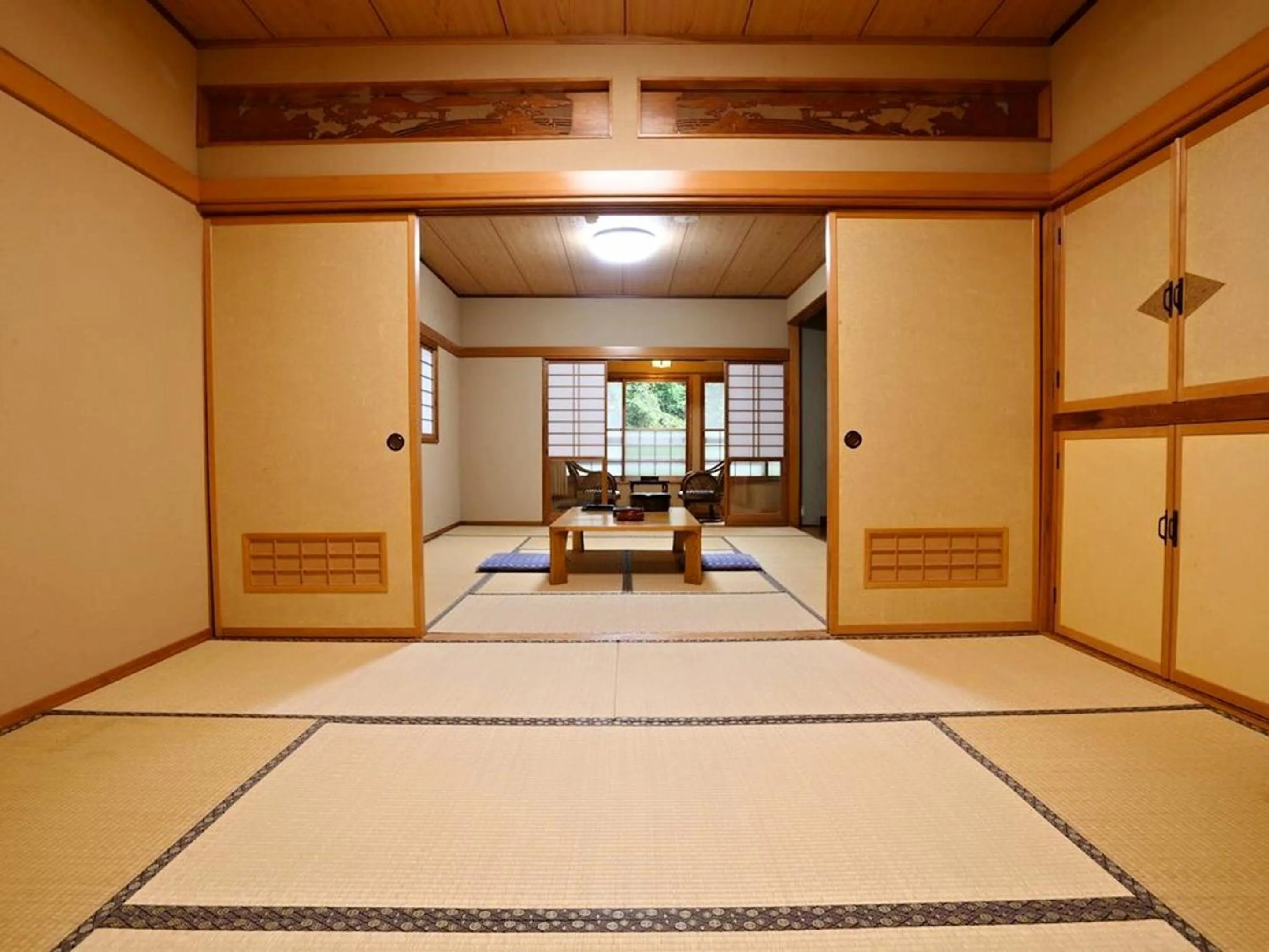Photo of the whole room in Kaniyu