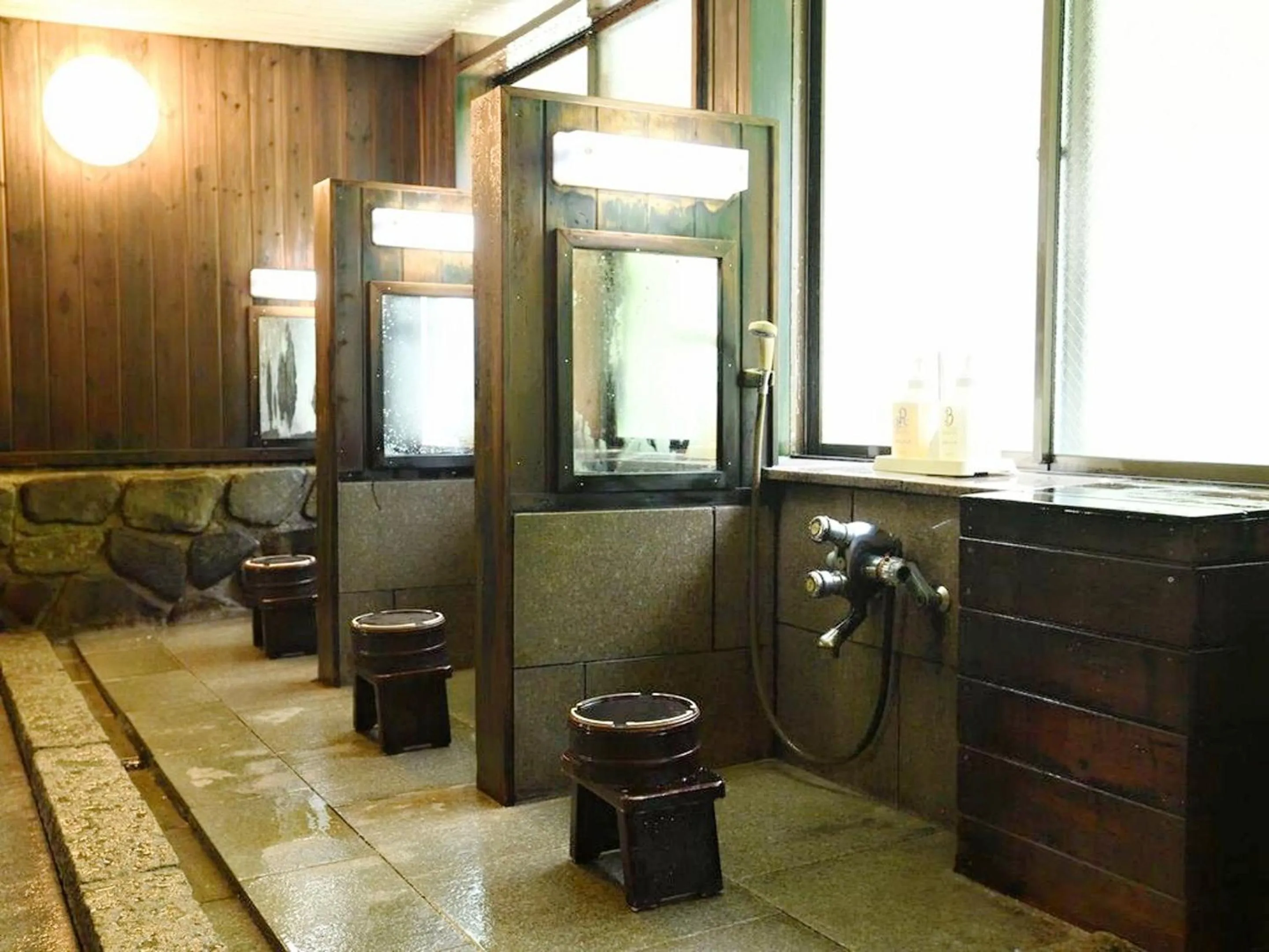 Hot Spring Bath in Kaniyu