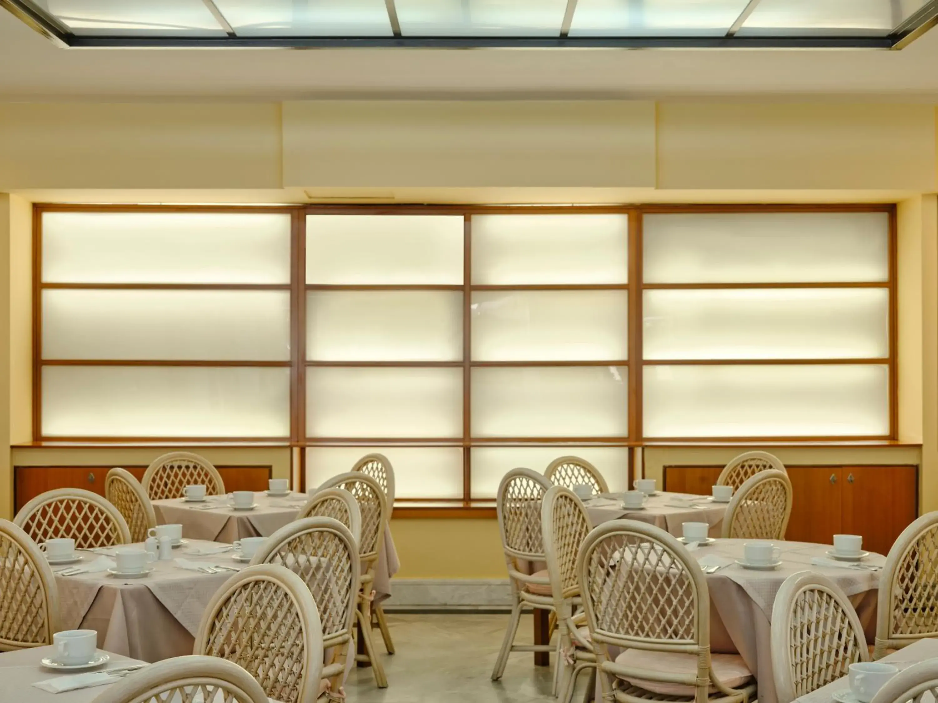 Restaurant/places to eat in Atlantica Yakinthos Restaurant/places to eat in Atlantica Yakinthos