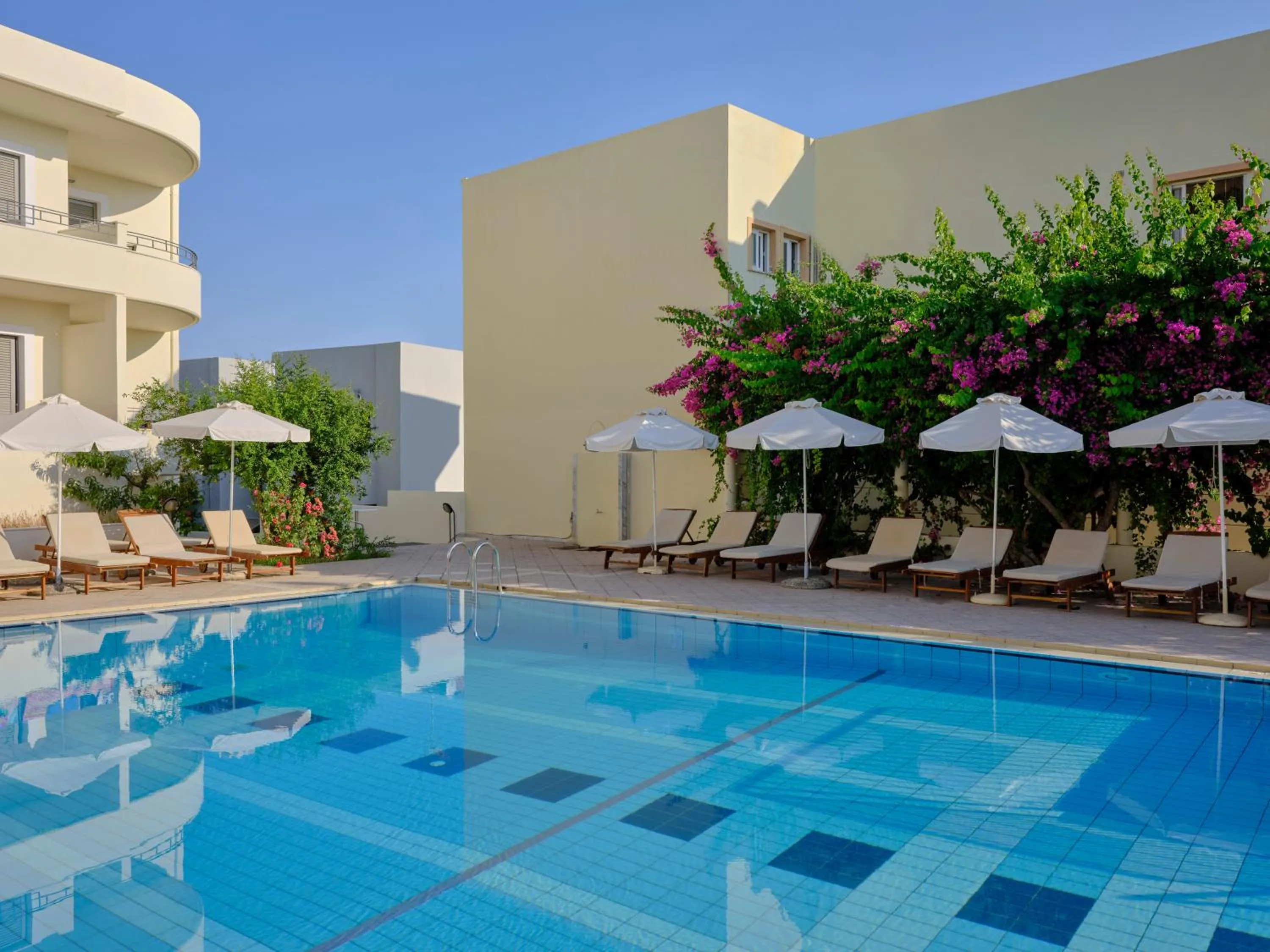 Property building in Atlantica Yakinthos