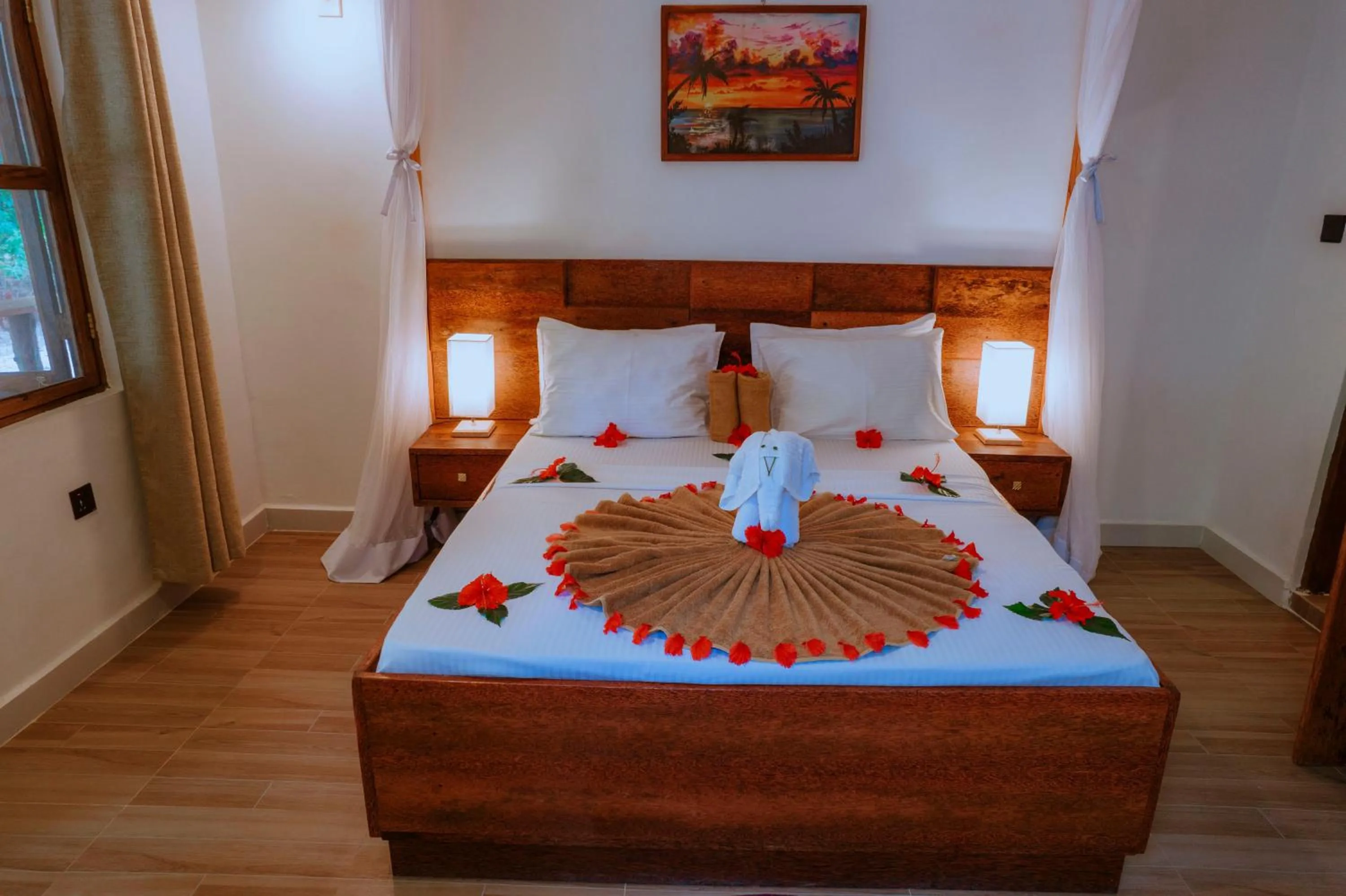 Bedroom, Bed in Mambo Ocean Resort