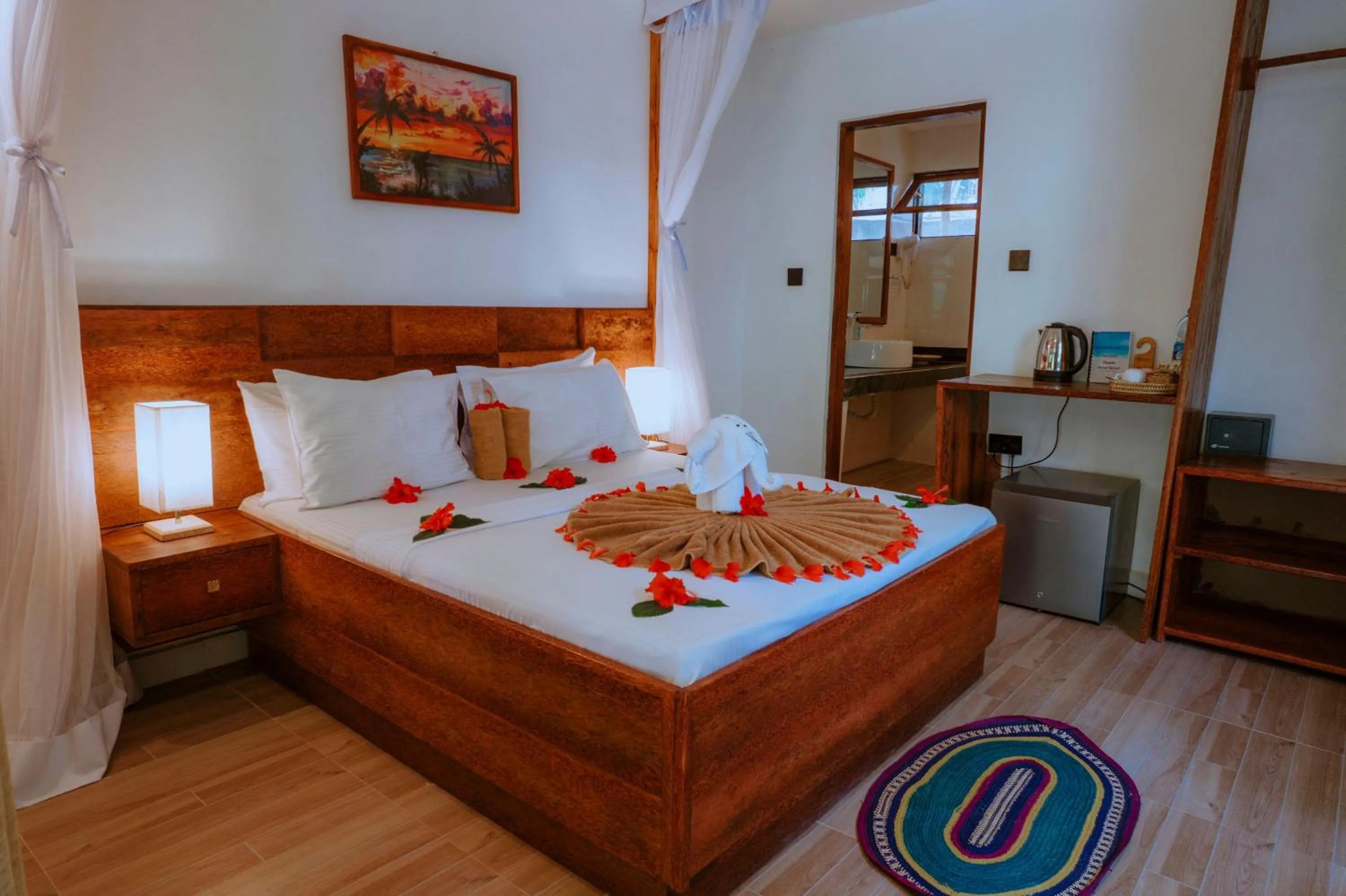 Bedroom, Bed in Mambo Ocean Resort