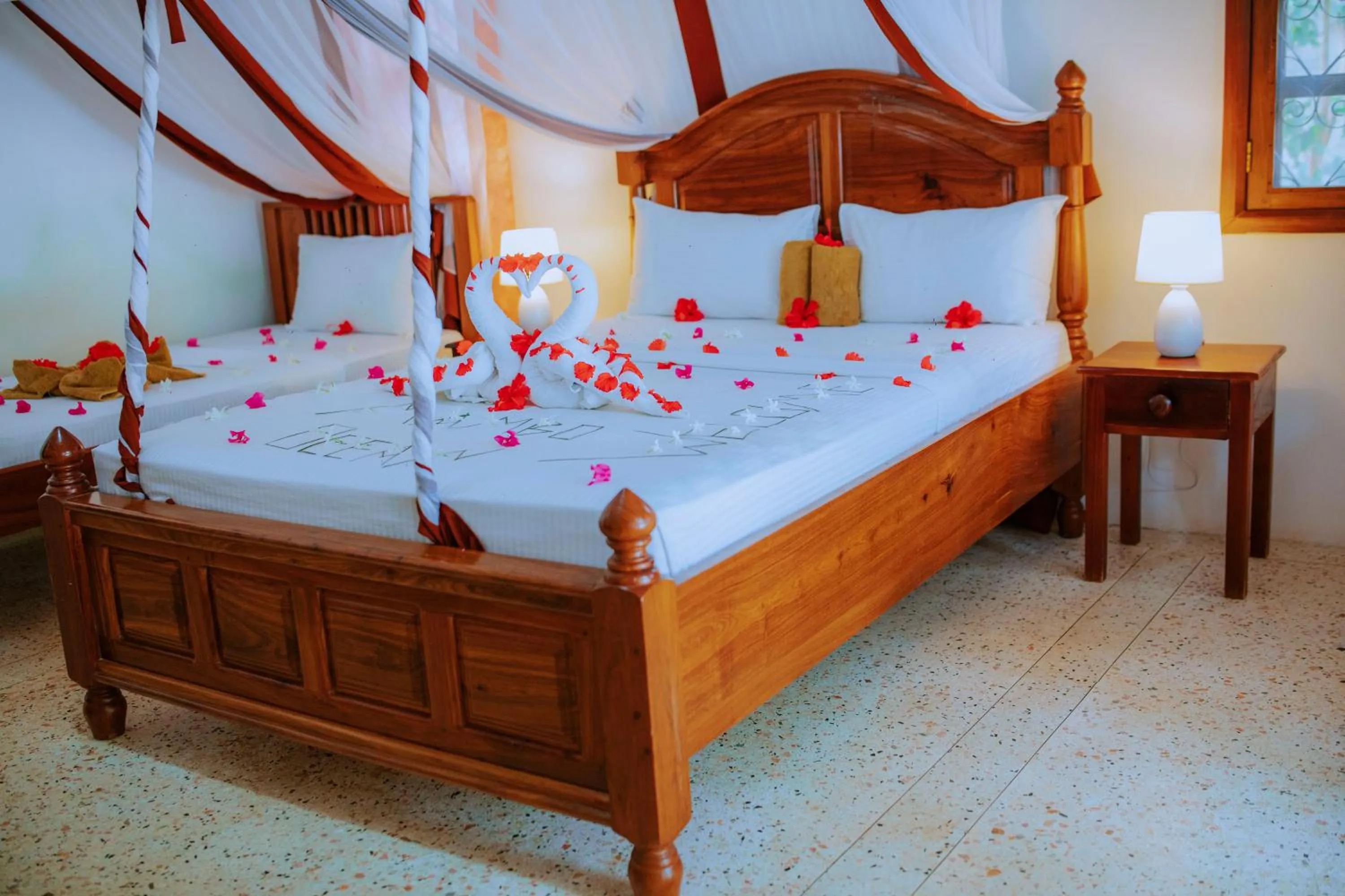 Bedroom, Bed in Mambo Ocean Resort