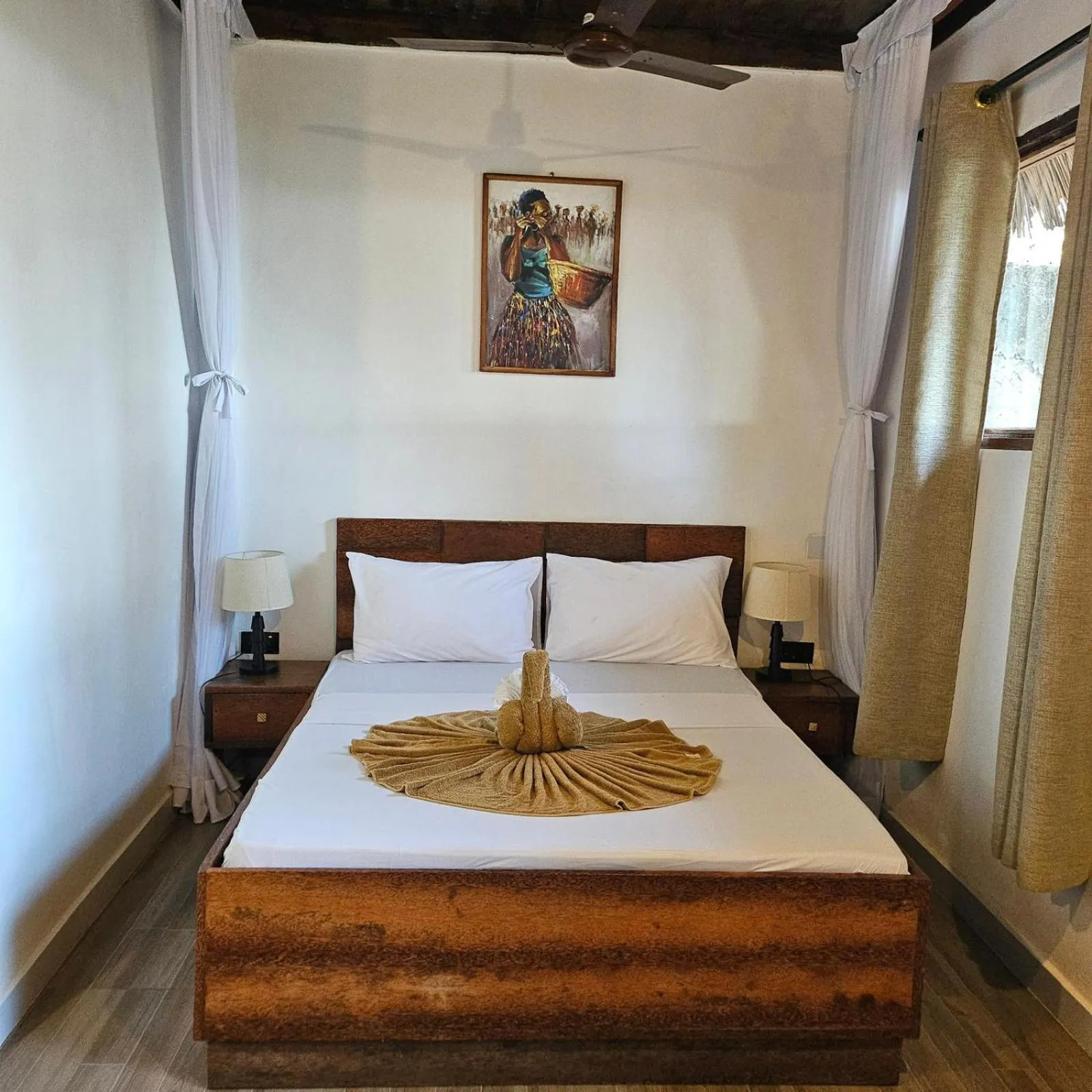 Bedroom, Bed in Mambo Ocean Resort