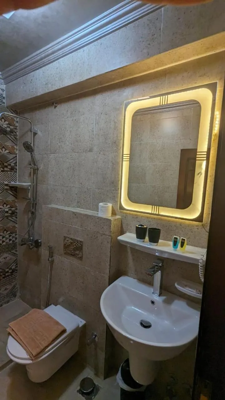 Toilet in Eileen Hotel Cairo