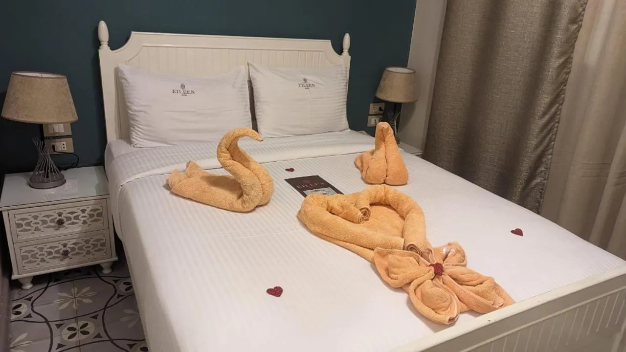 Bed in Eileen Hotel Cairo