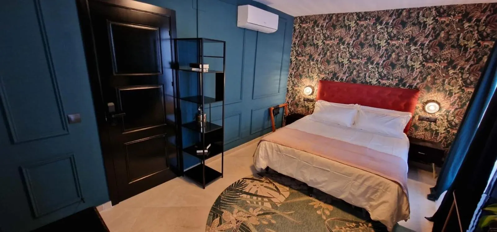 Photo of the whole room, Bed in Boutique Suites