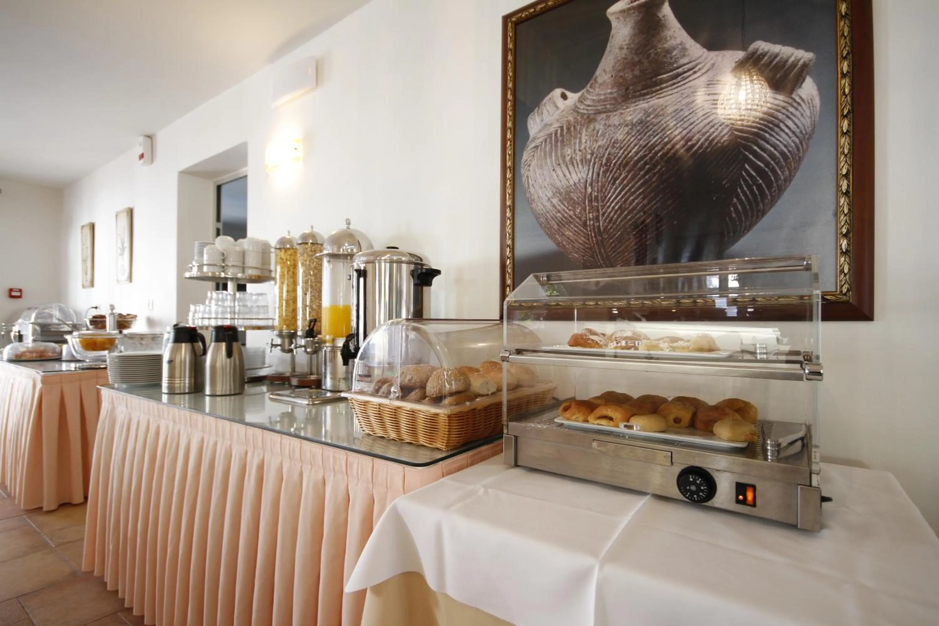 Restaurant/places to eat in Katerina Hotel