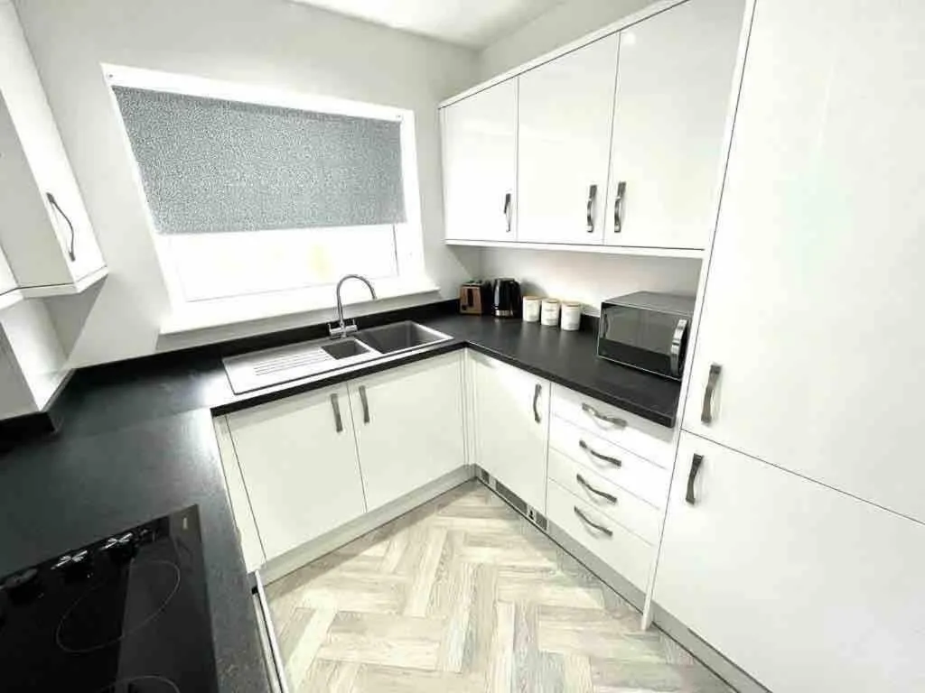 Rosebank Apartment by Blue Skies Stays