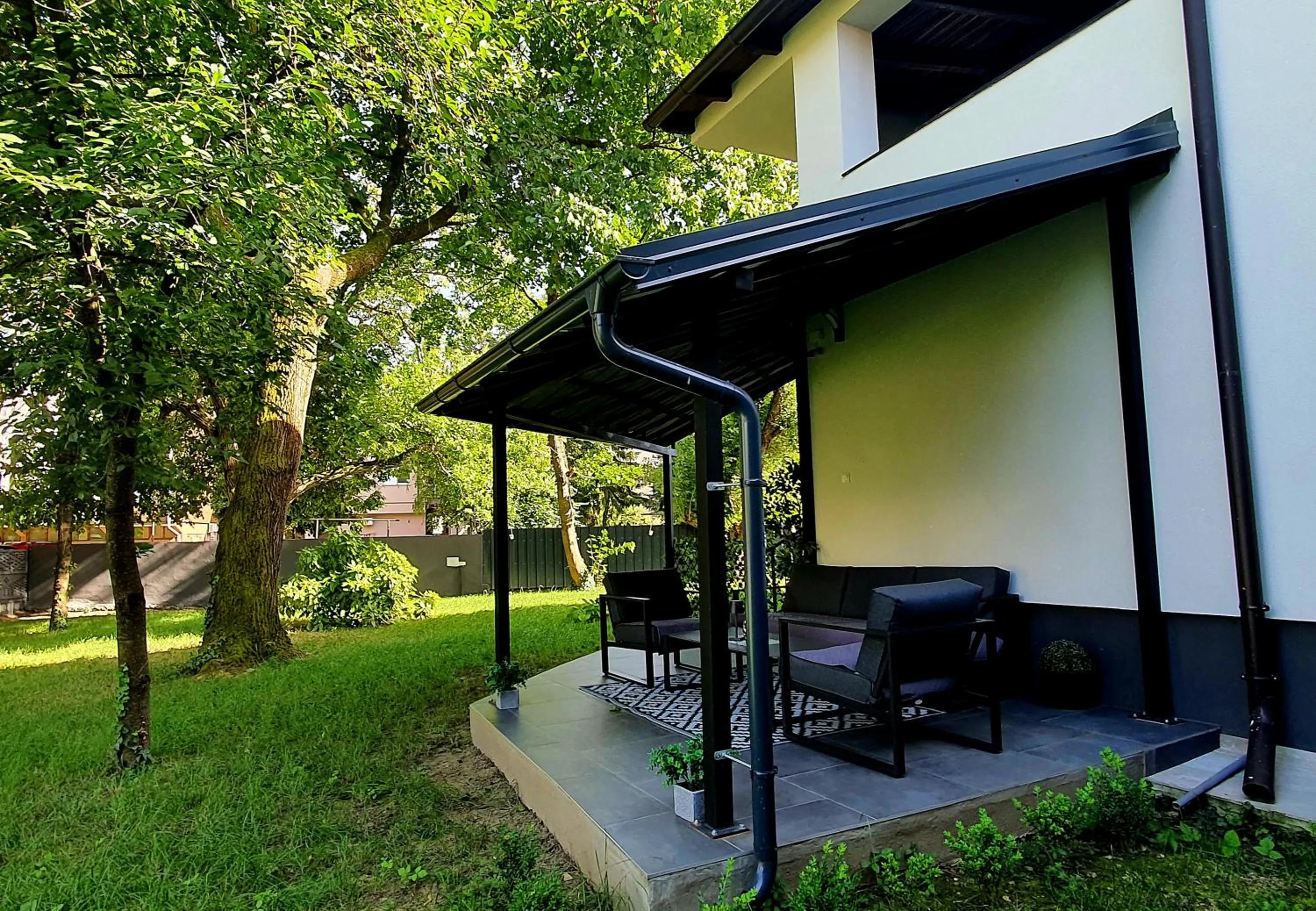 Patio in Blue Diamond ****