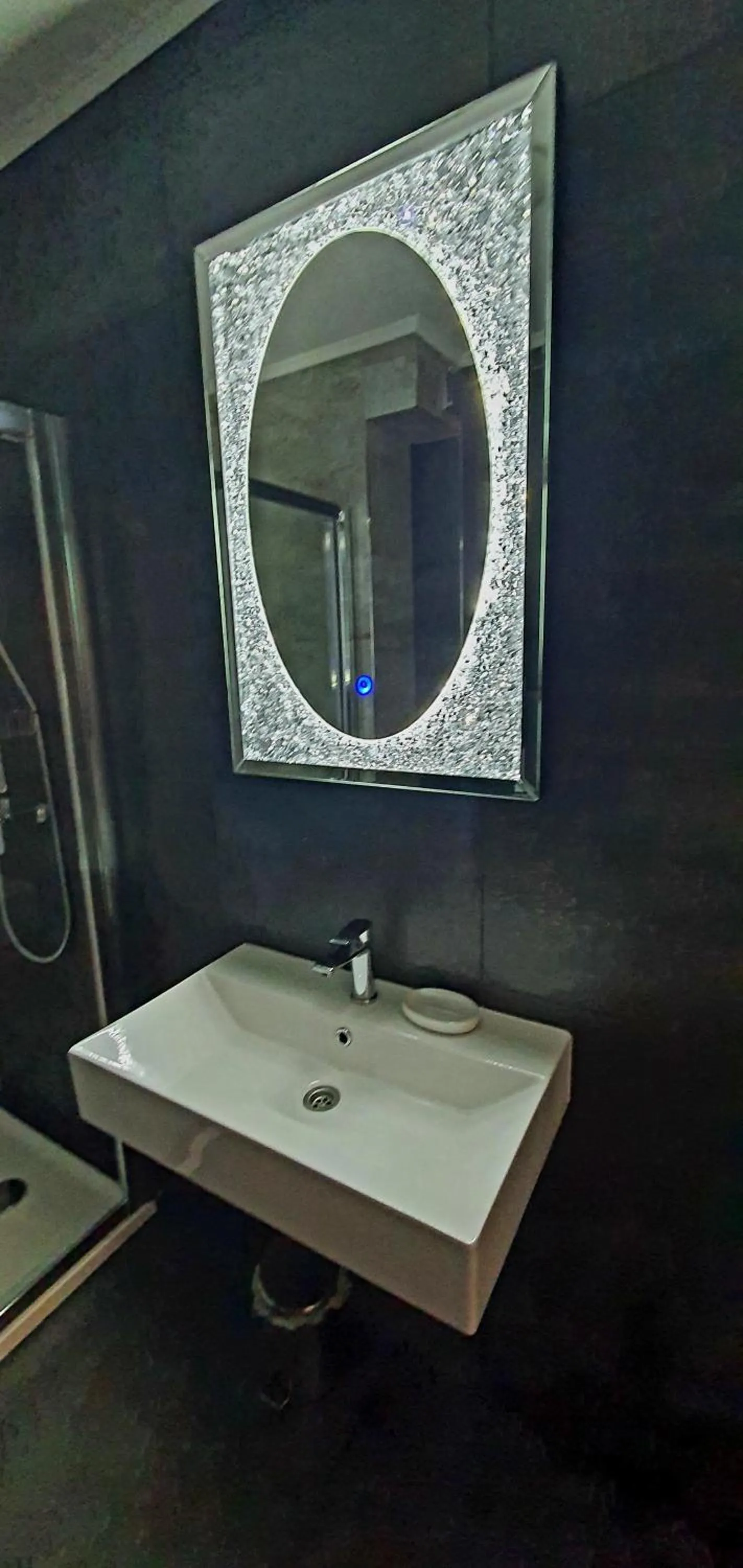 Bathroom in Blue Diamond ****