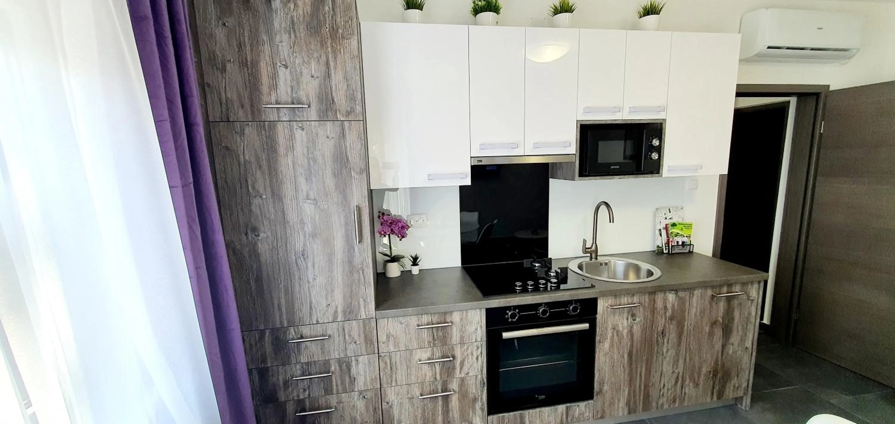 Kitchen or kitchenette in Blue Diamond ****