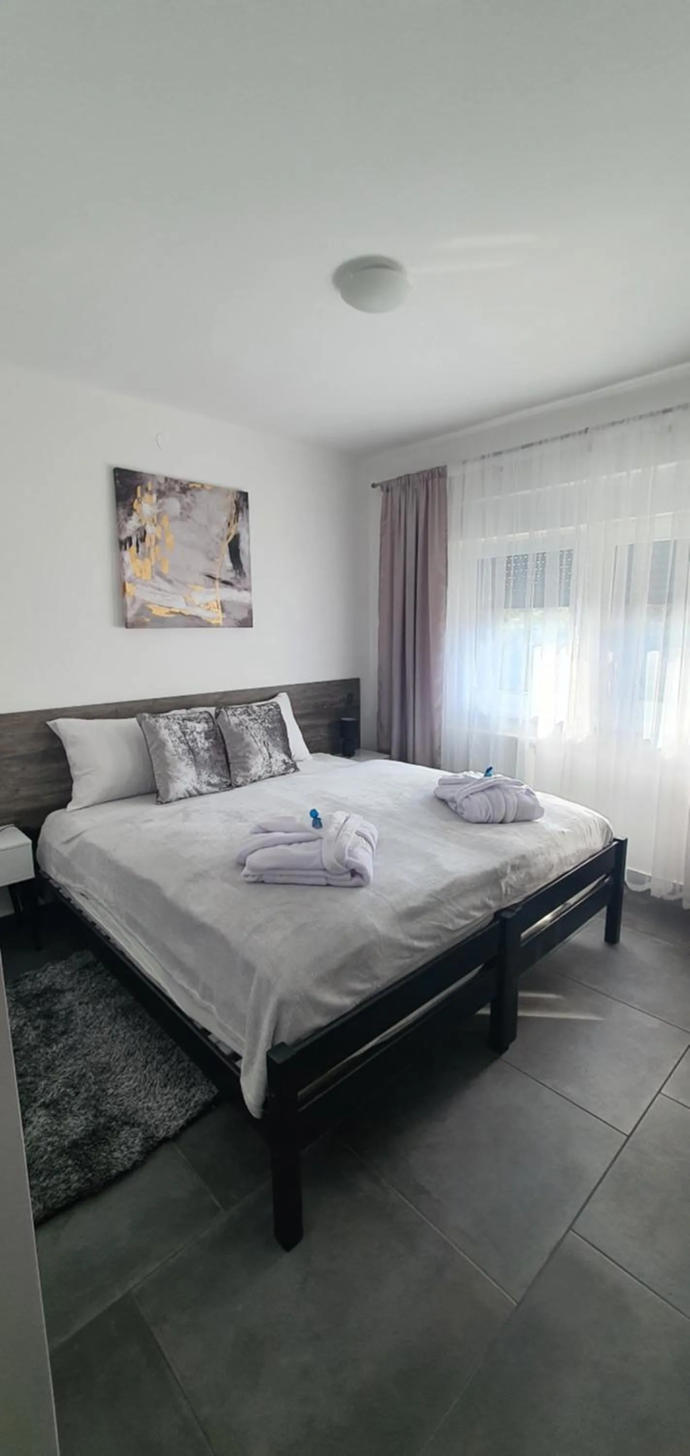 Bed in Blue Diamond ****