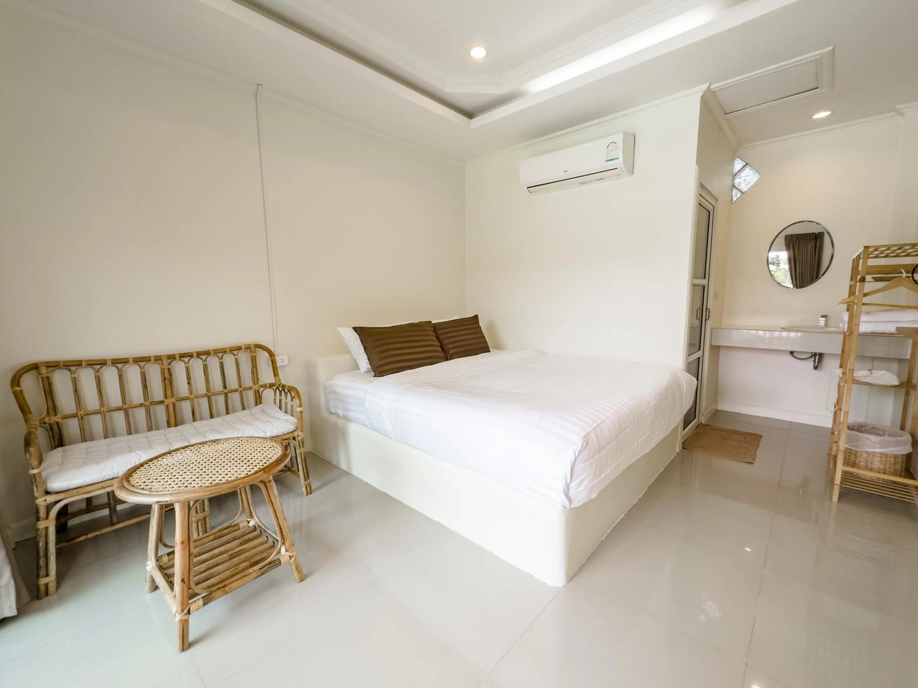 Bed in Sun and Sea KohLarn