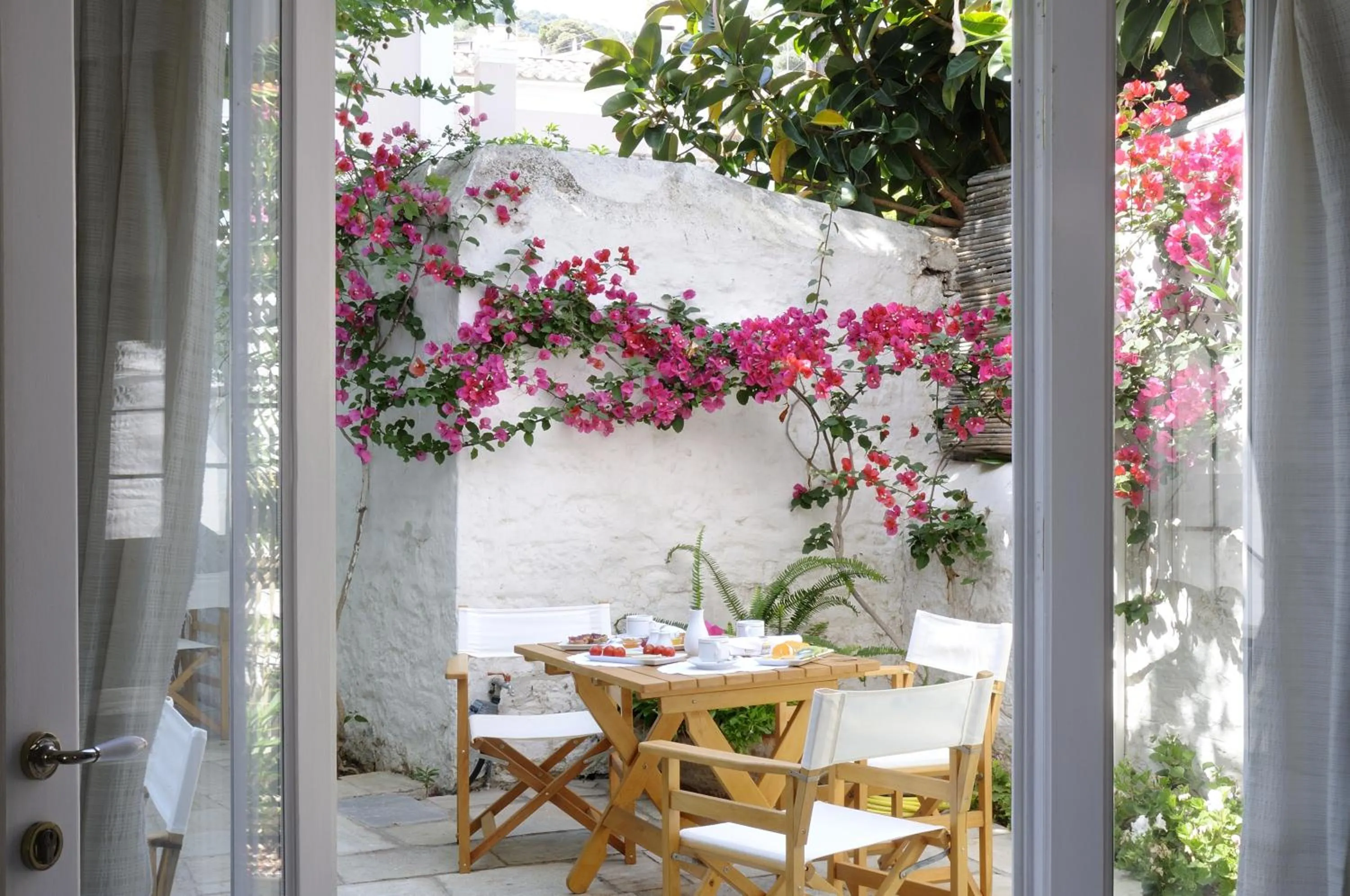 Patio in Hotel Leto Hydra
