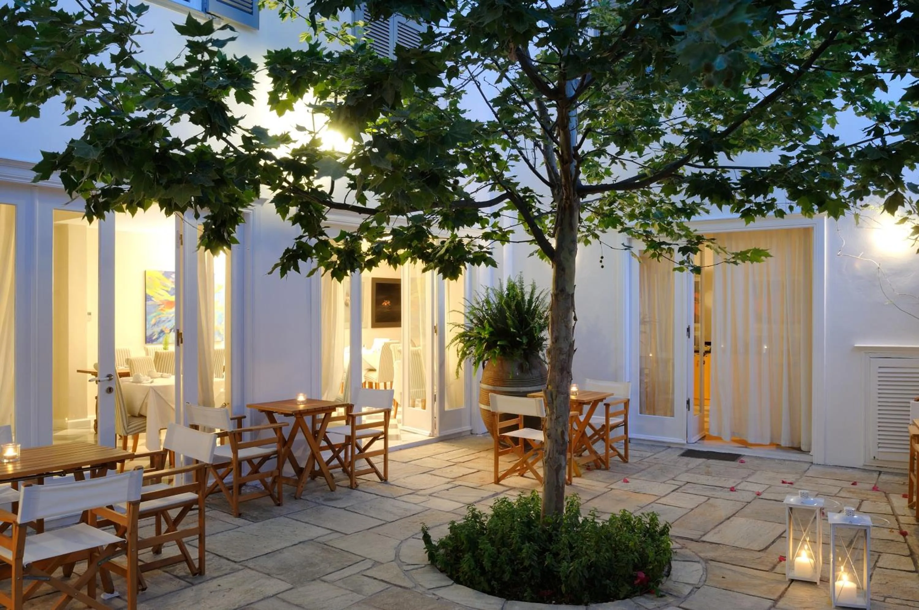 Patio in Hotel Leto Hydra