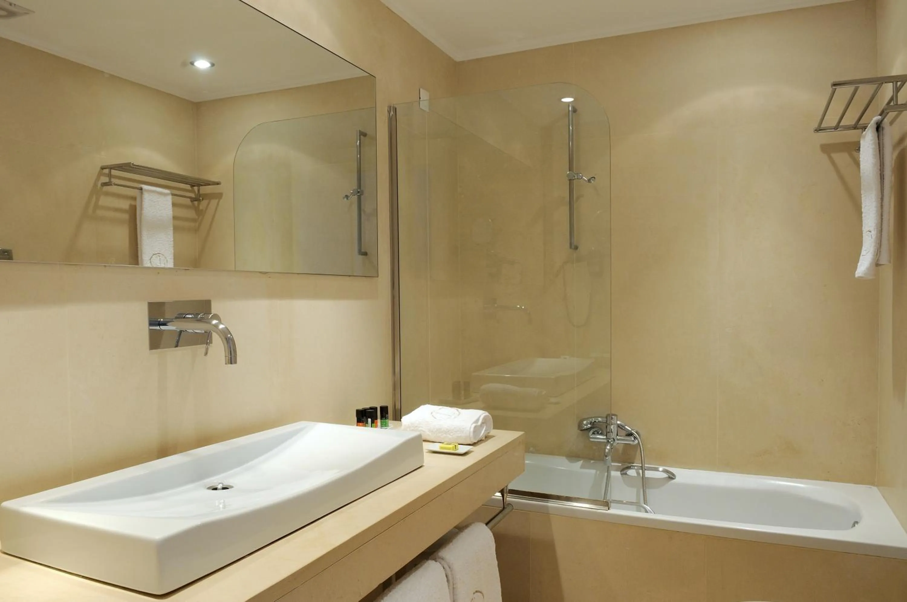 Bathroom in Hotel Leto Hydra