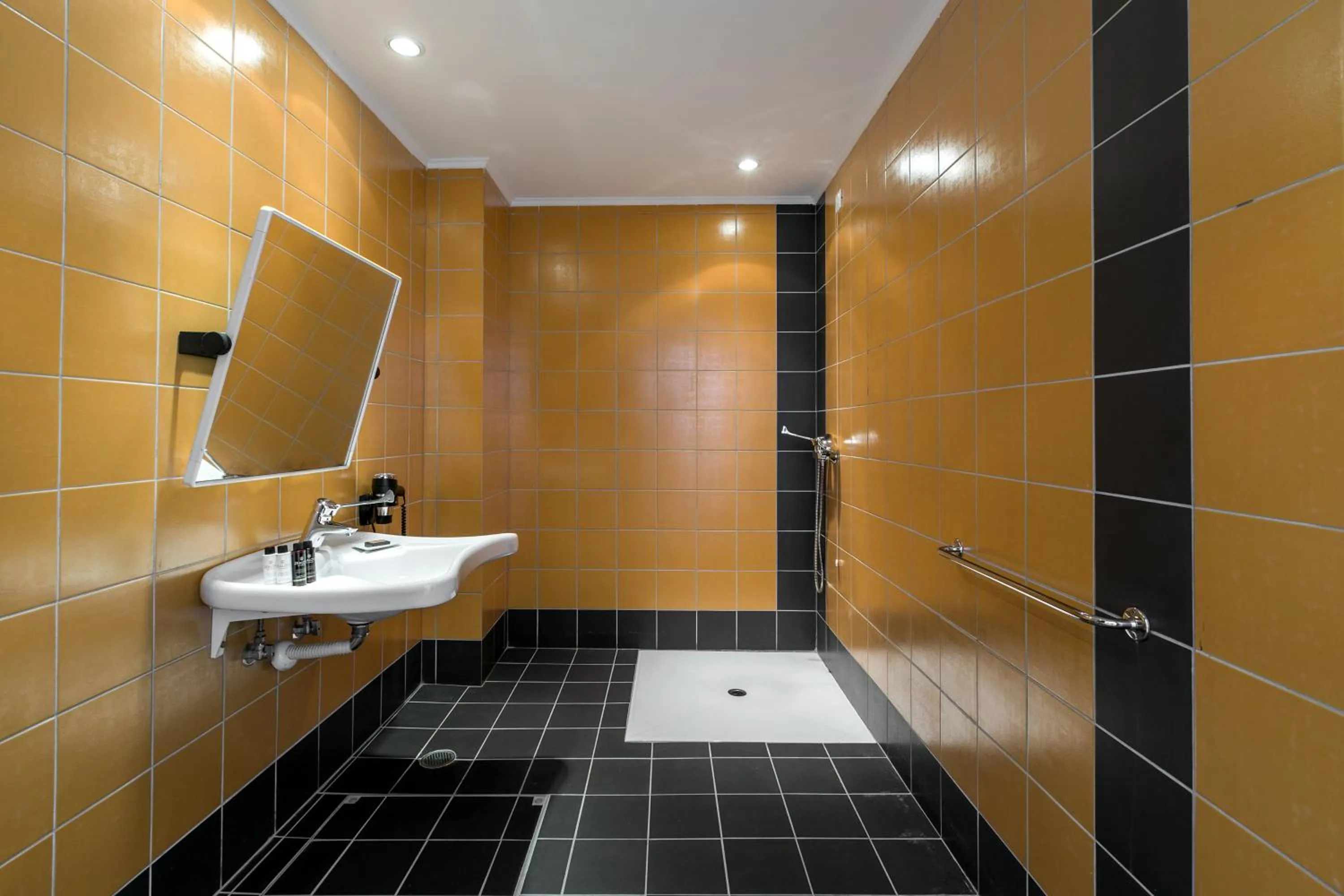 Shower in Hotel Leto Hydra