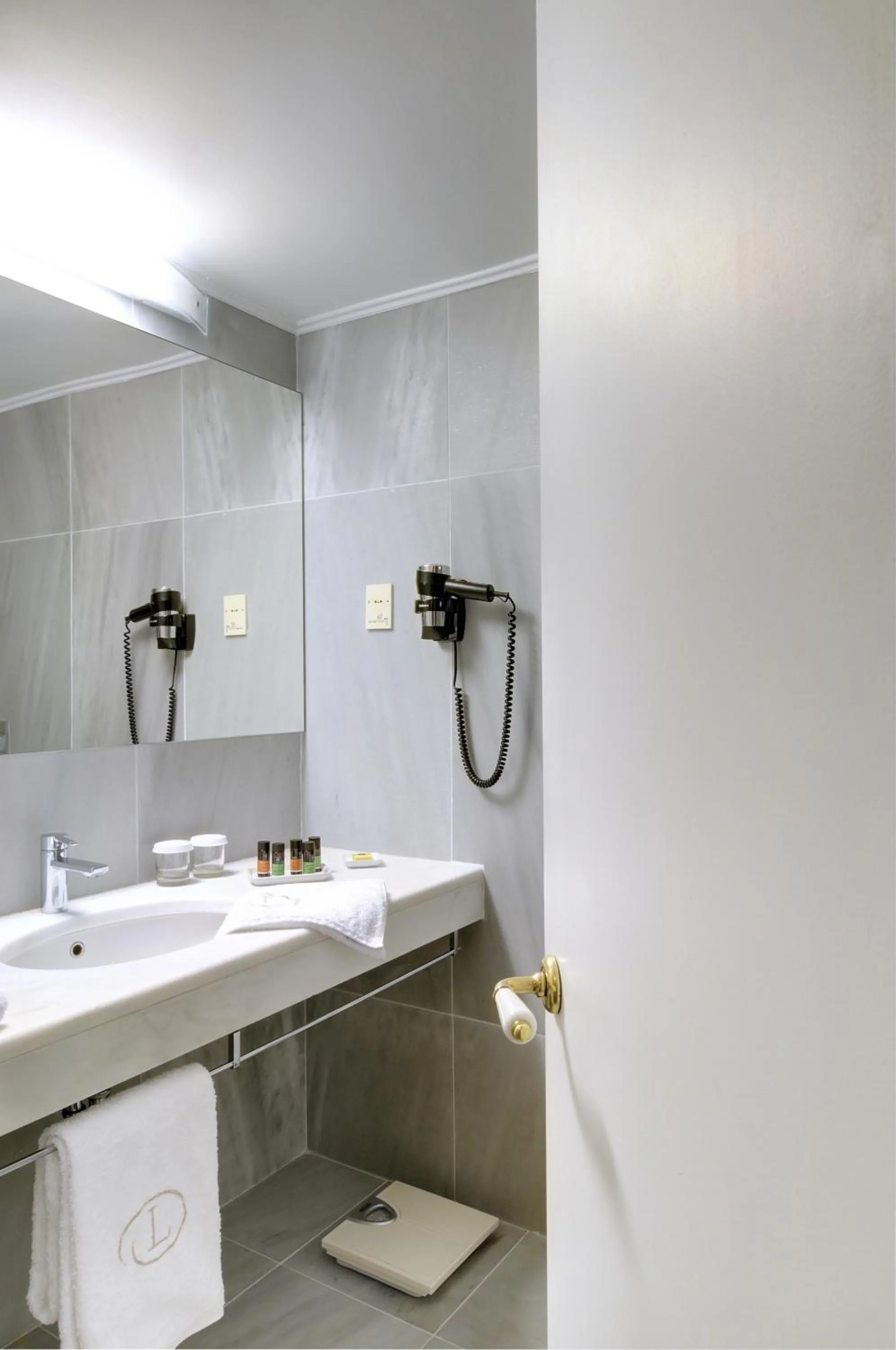 Bathroom in Hotel Leto Hydra